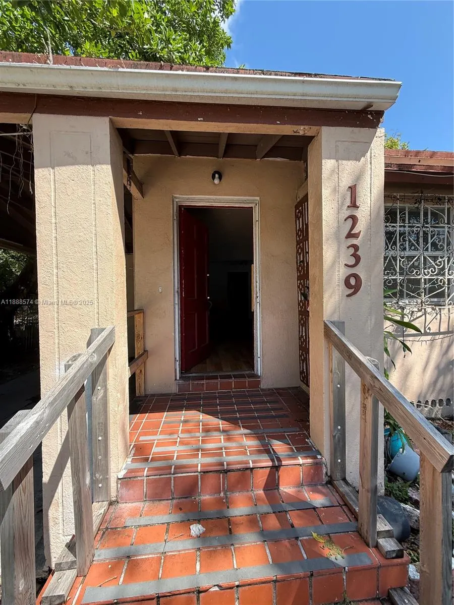 1239 NW 31st St