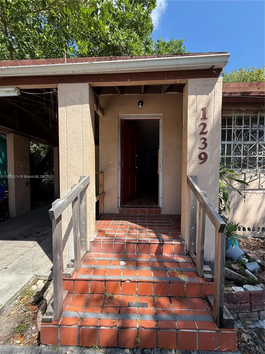 1239 NW 31st St
