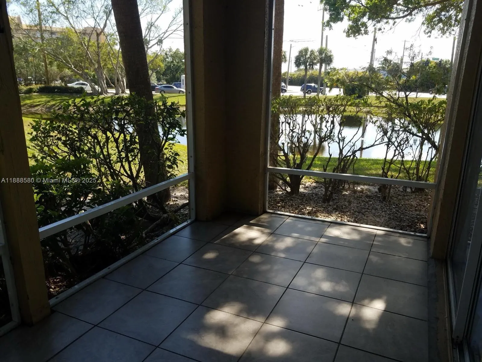 4863 Via Palm Lks, #806