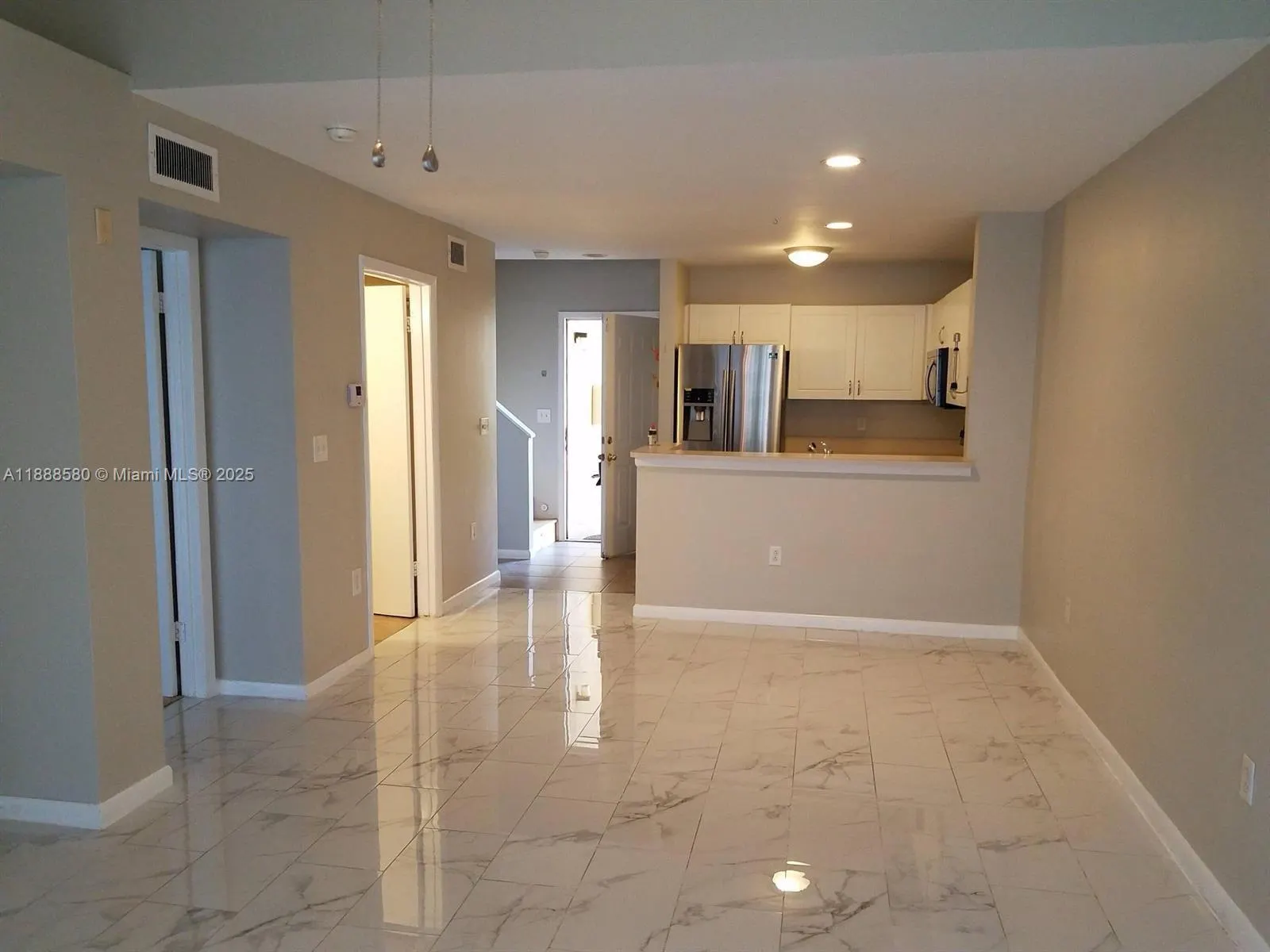 4863 Via Palm Lks, #806