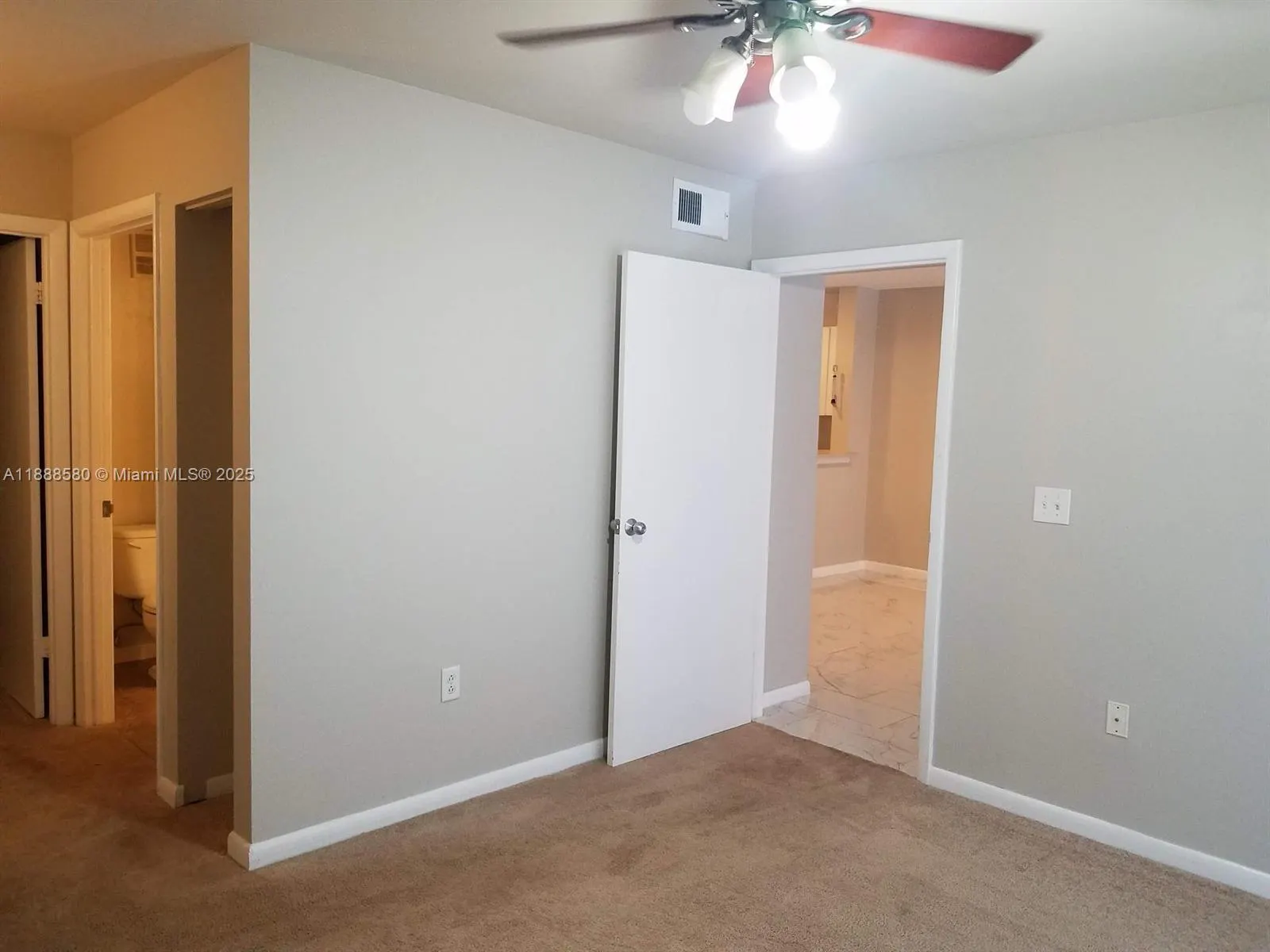 4863 Via Palm Lks, #806