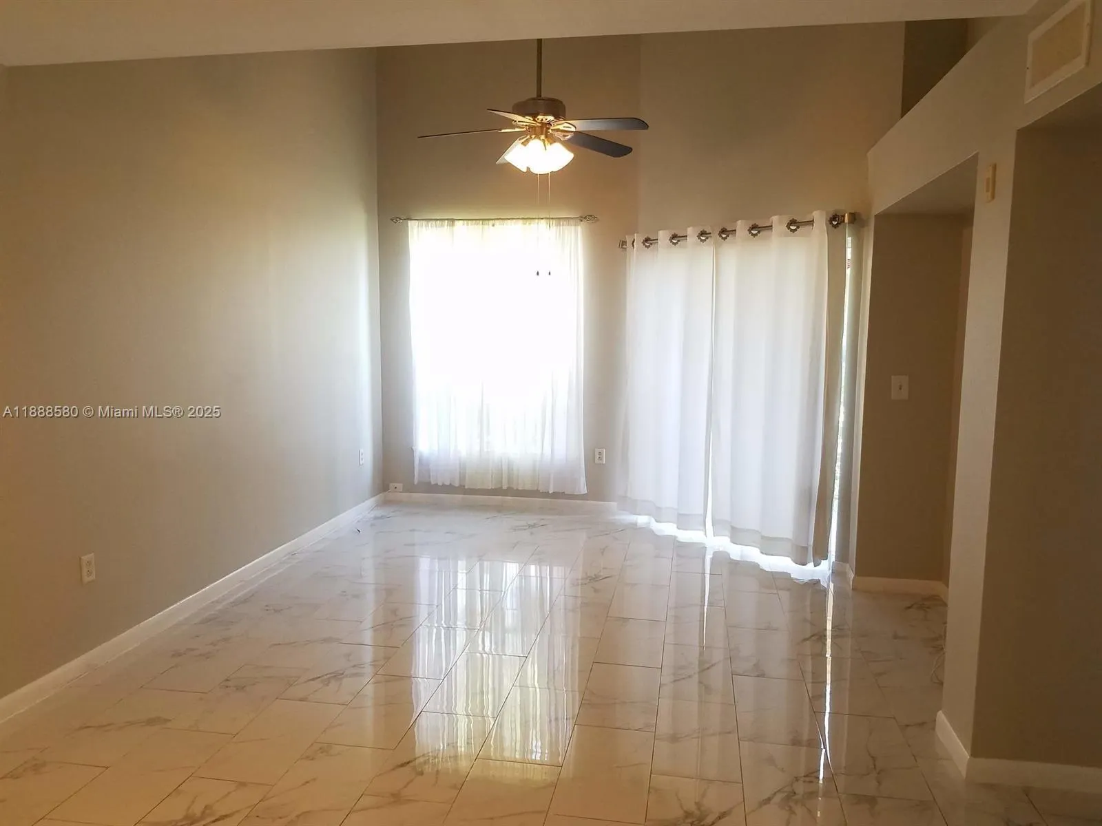 4863 Via Palm Lks, #806