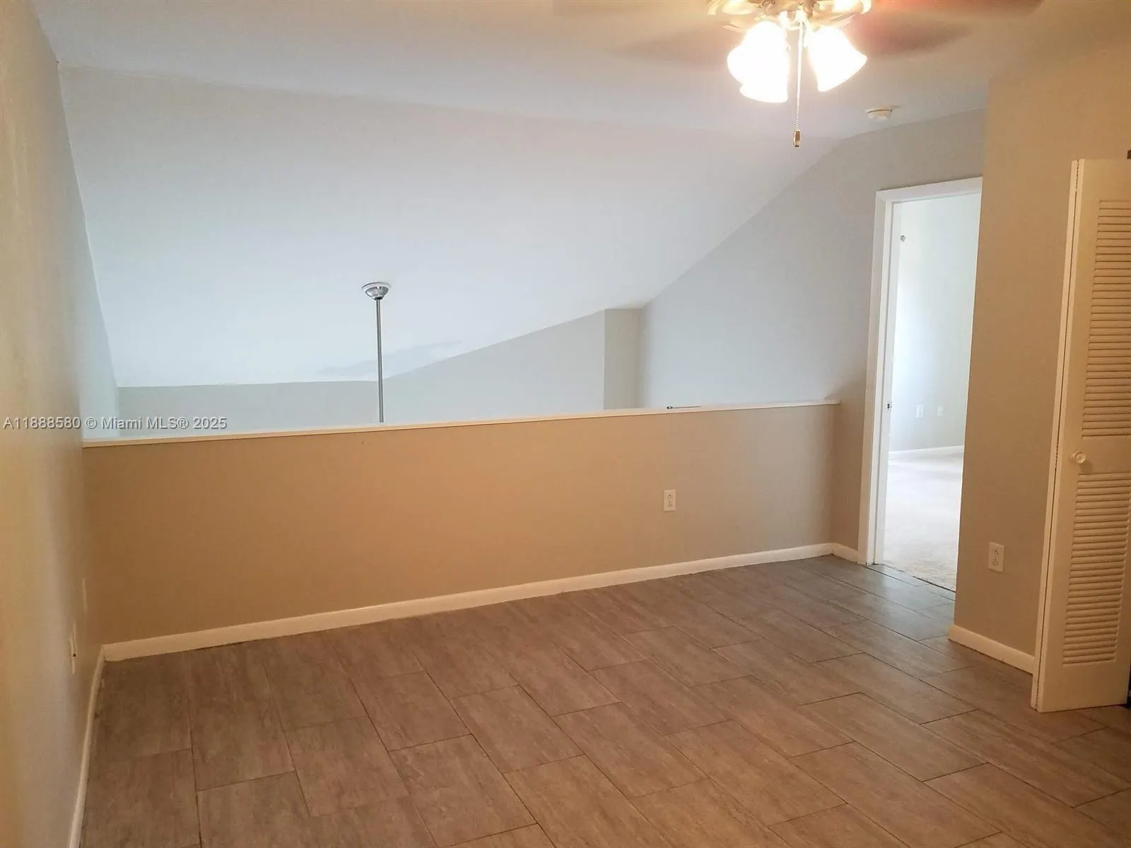 4863 Via Palm Lks, #806