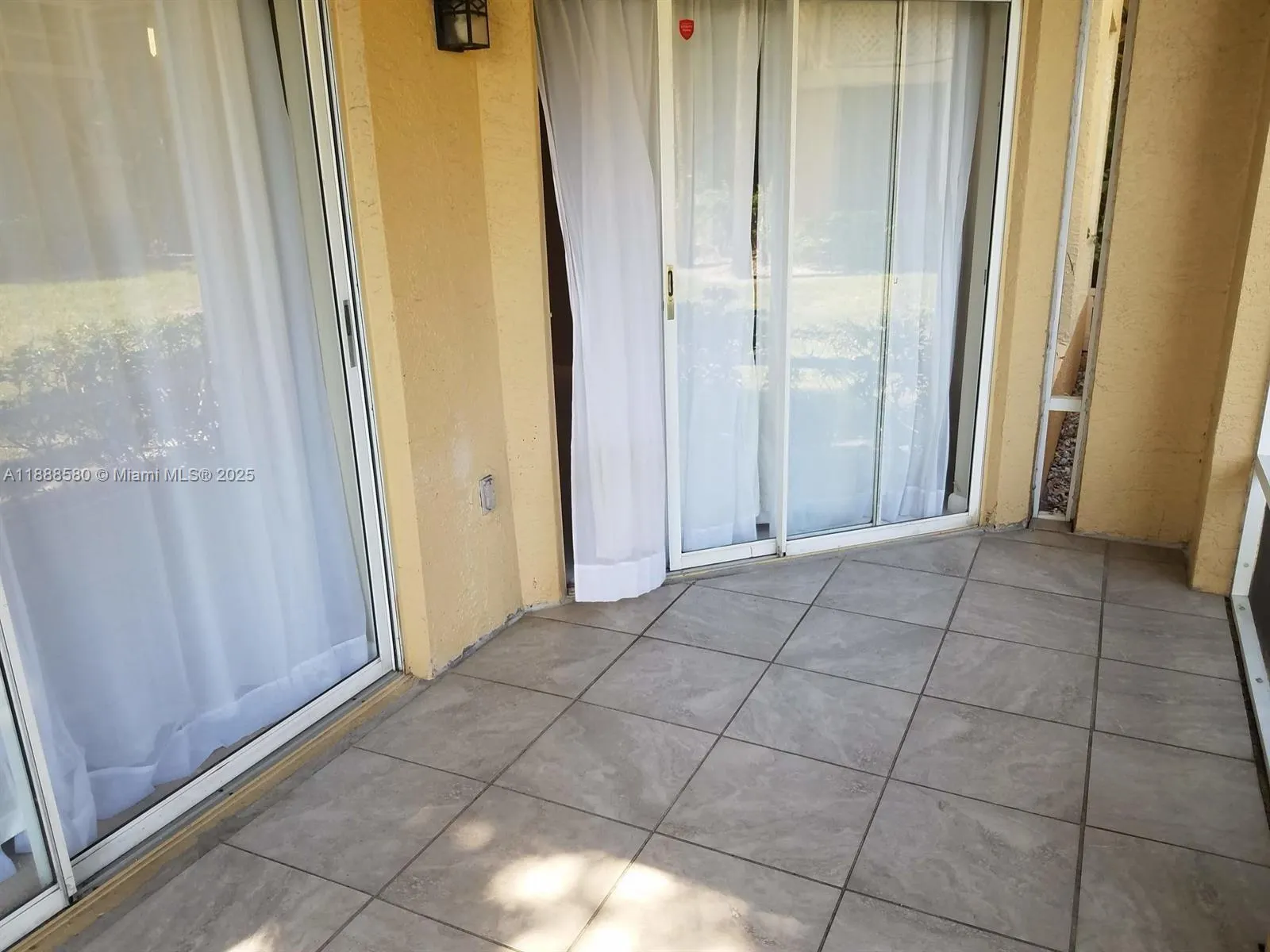 4863 Via Palm Lks, #806