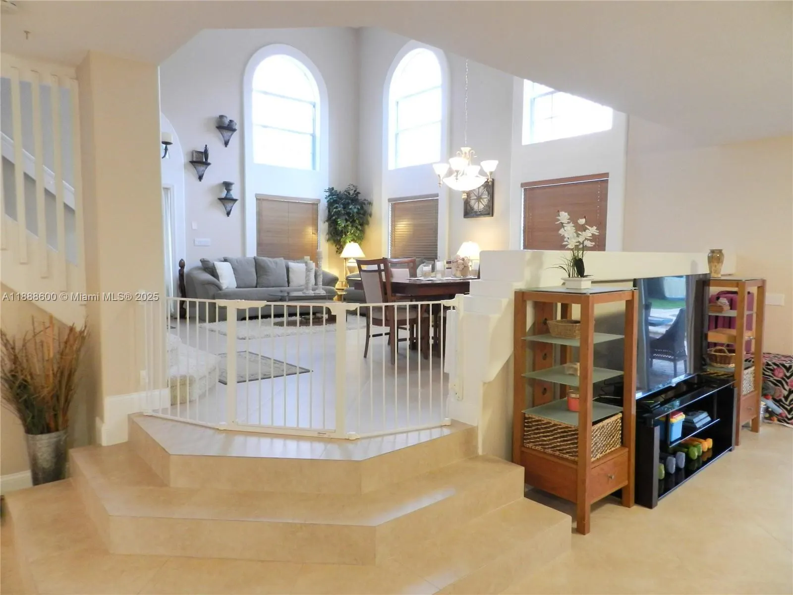 210 La Costa Ct