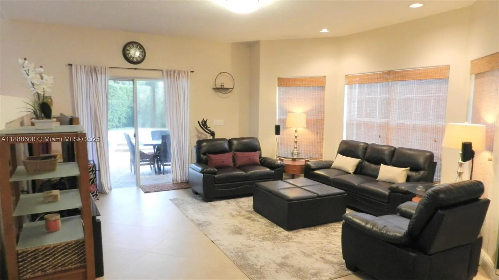 210 La Costa Ct