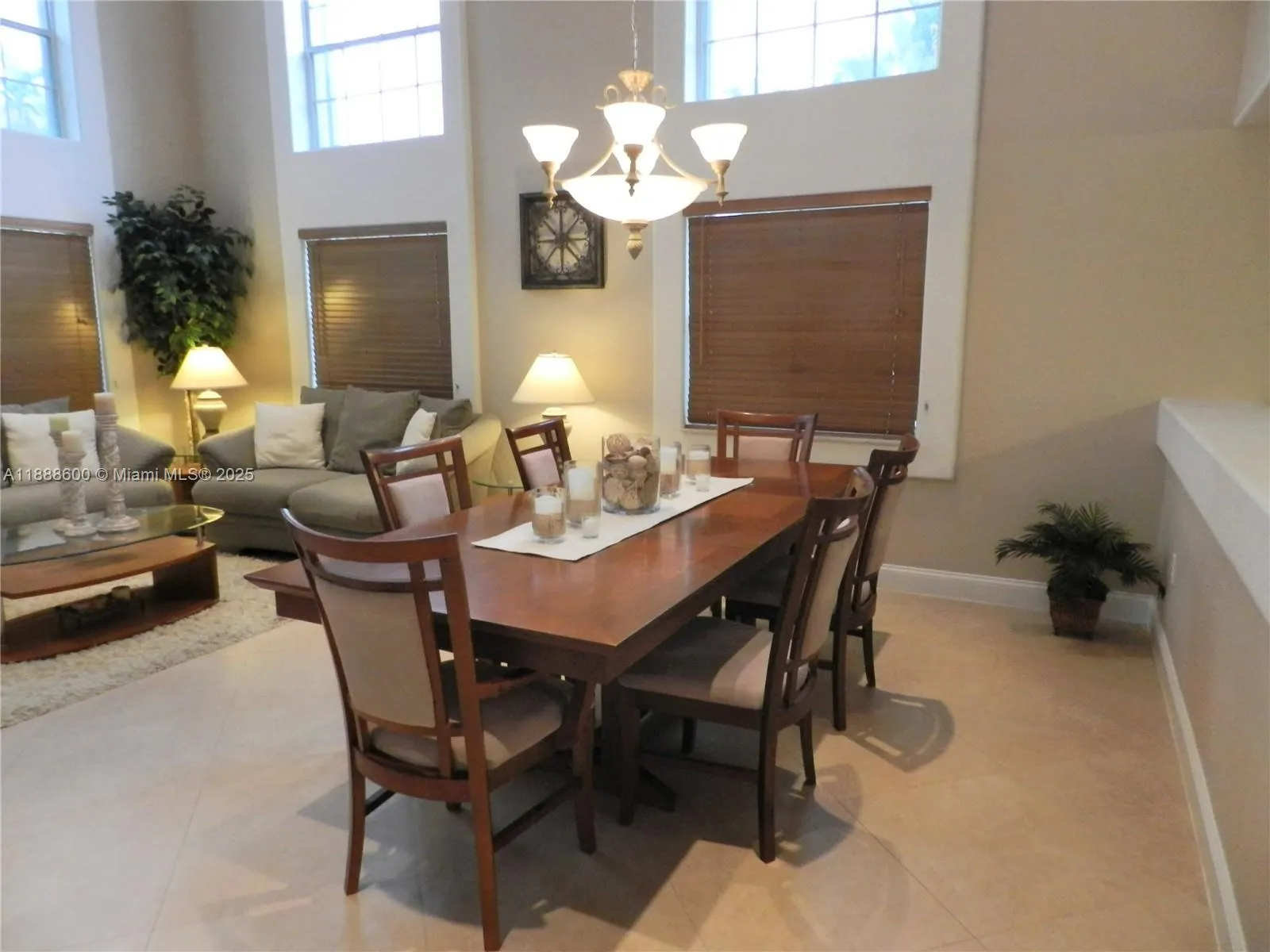 210 La Costa Ct