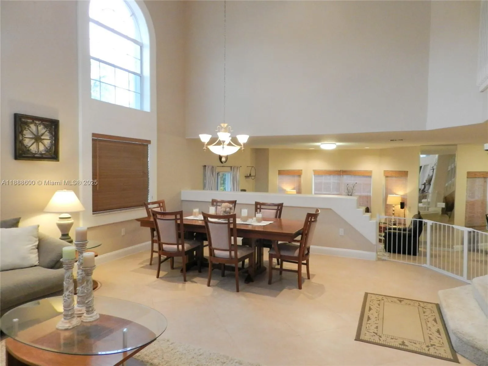 210 La Costa Ct