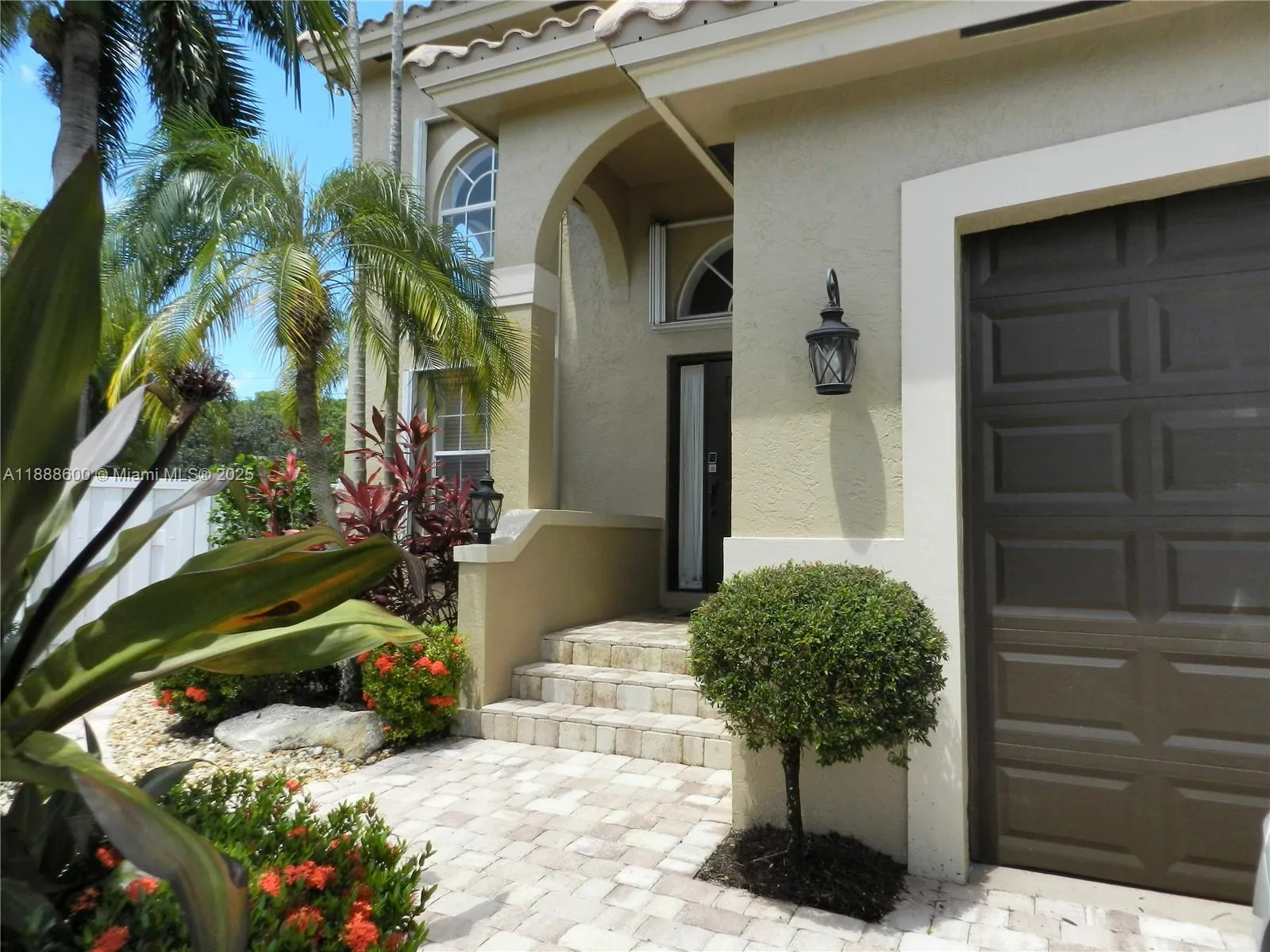 210 La Costa Ct
