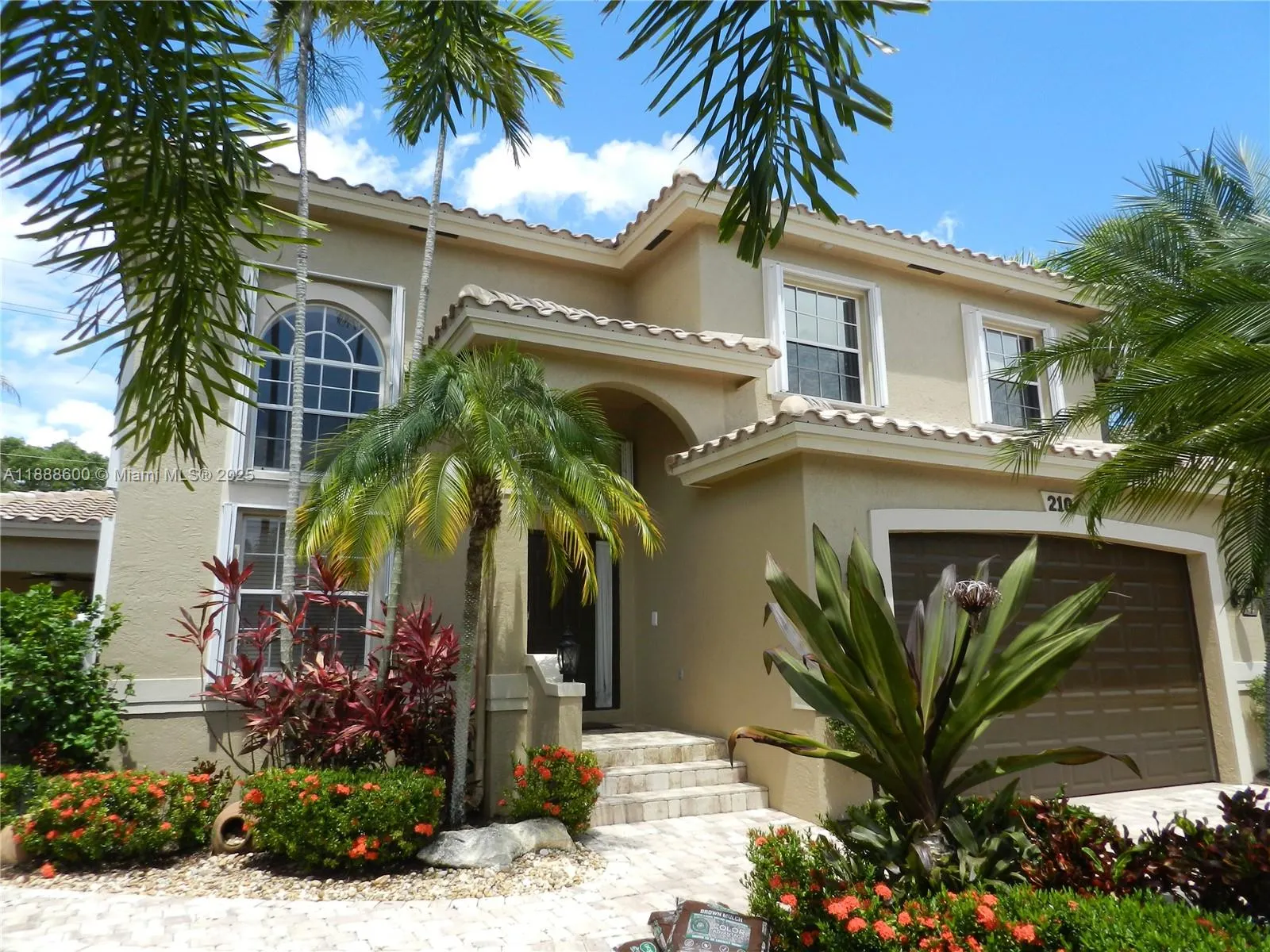 210 La Costa Ct