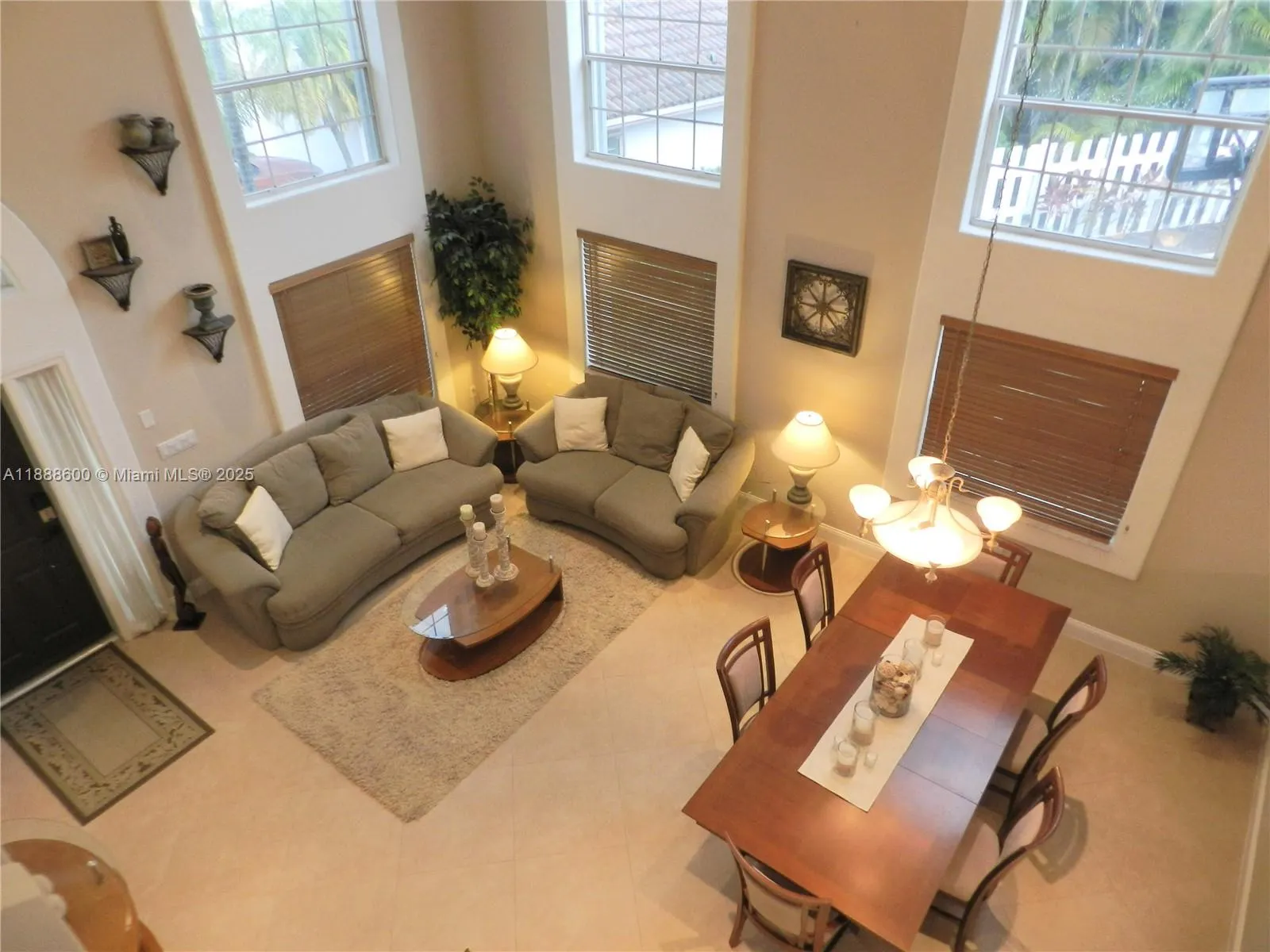 210 La Costa Ct
