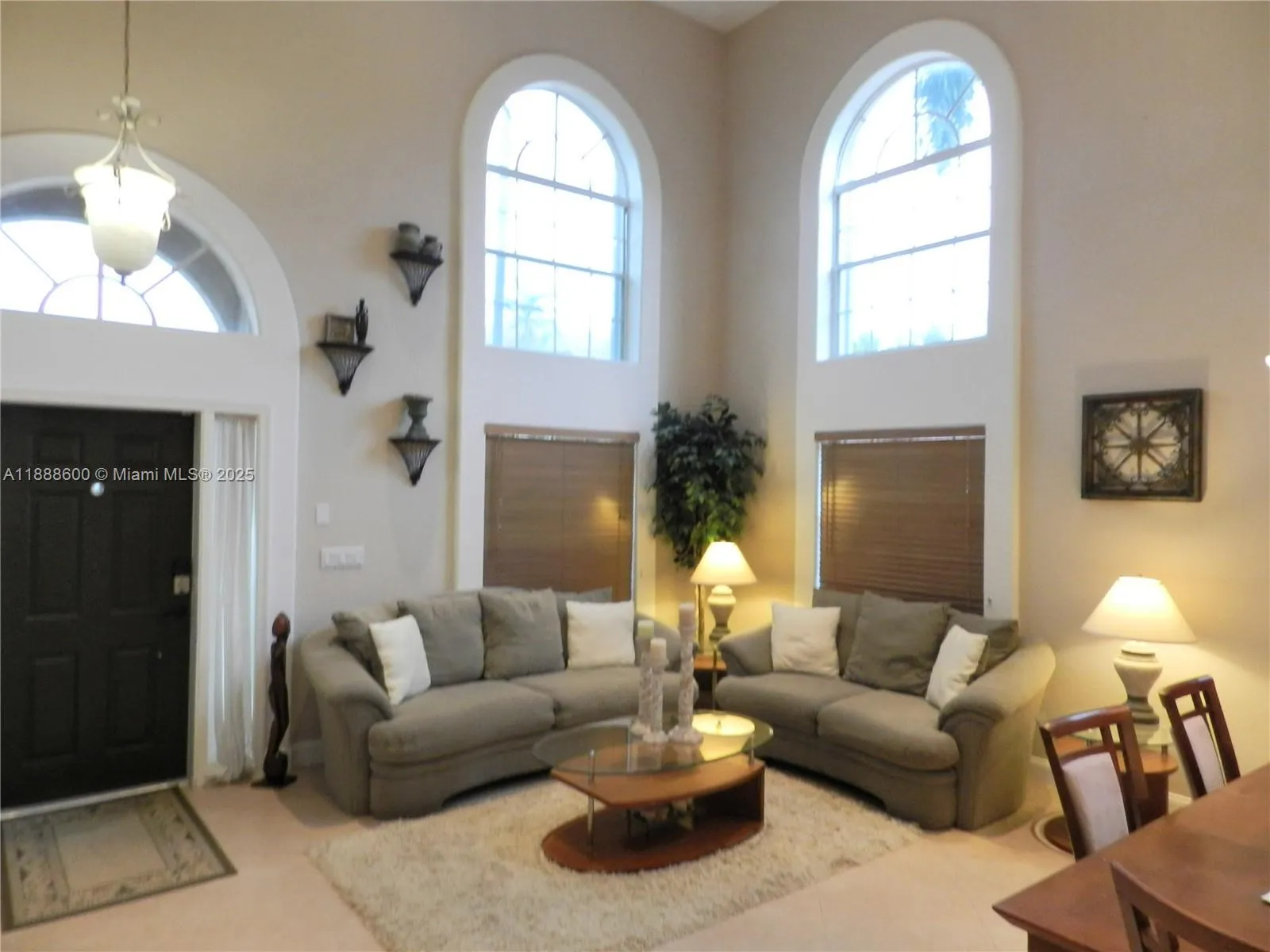 210 La Costa Ct