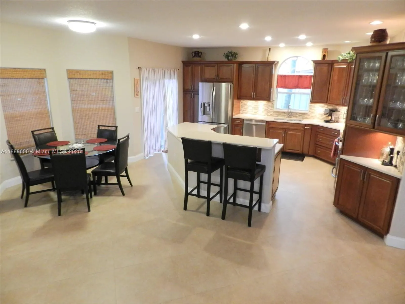210 La Costa Ct