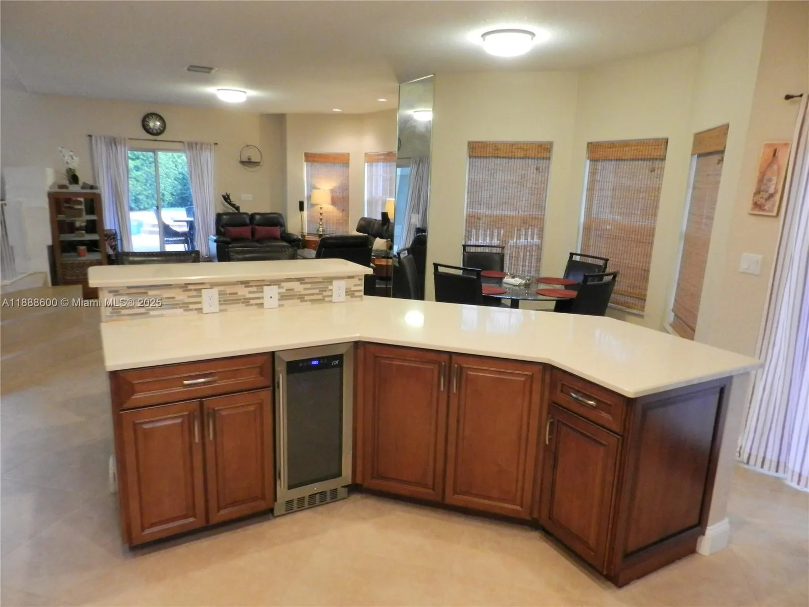 210 La Costa Ct