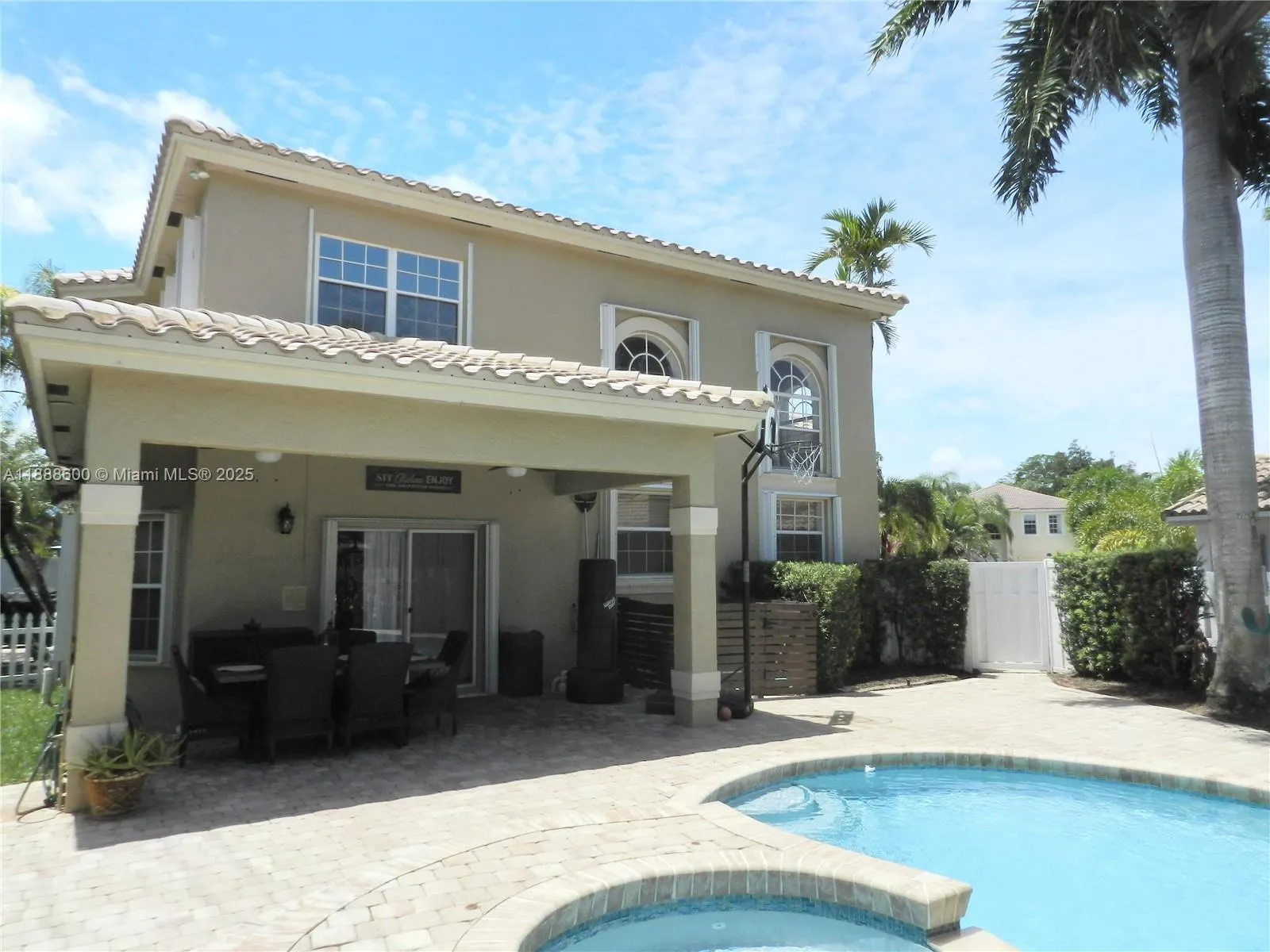 210 La Costa Ct