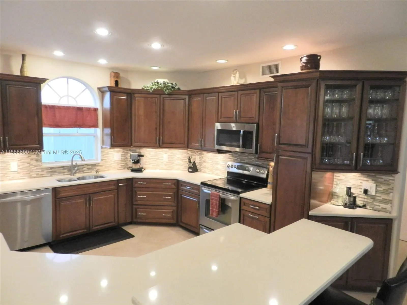 210 La Costa Ct