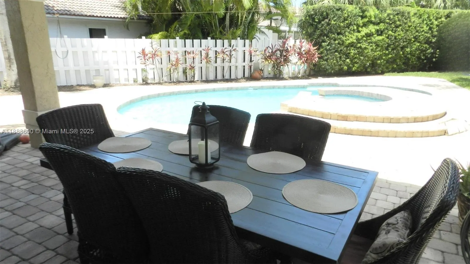 210 La Costa Ct