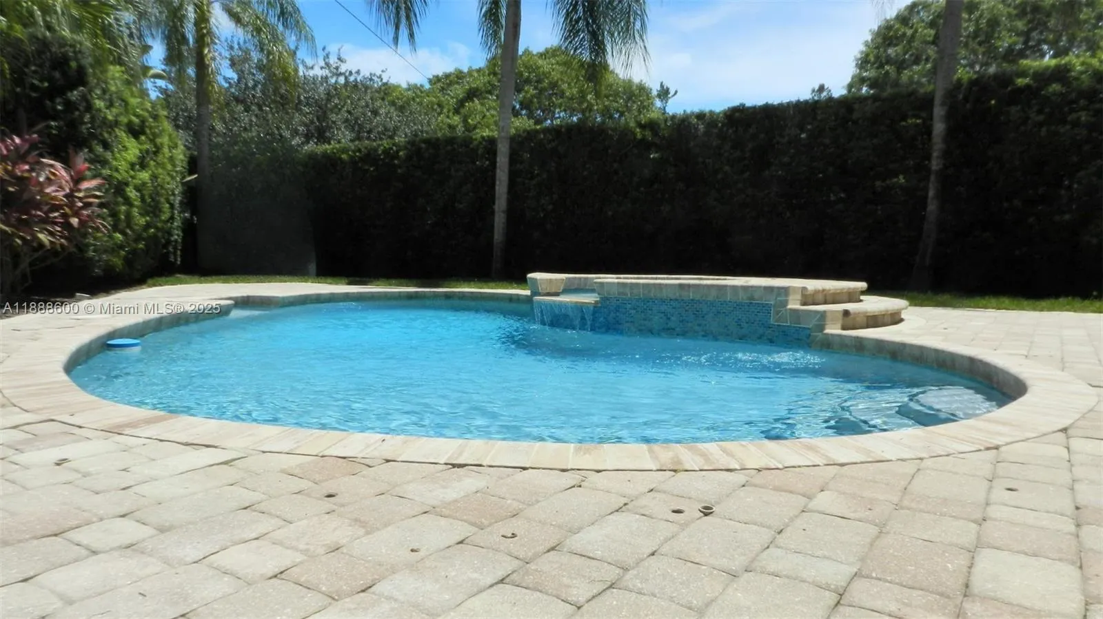 210 La Costa Ct