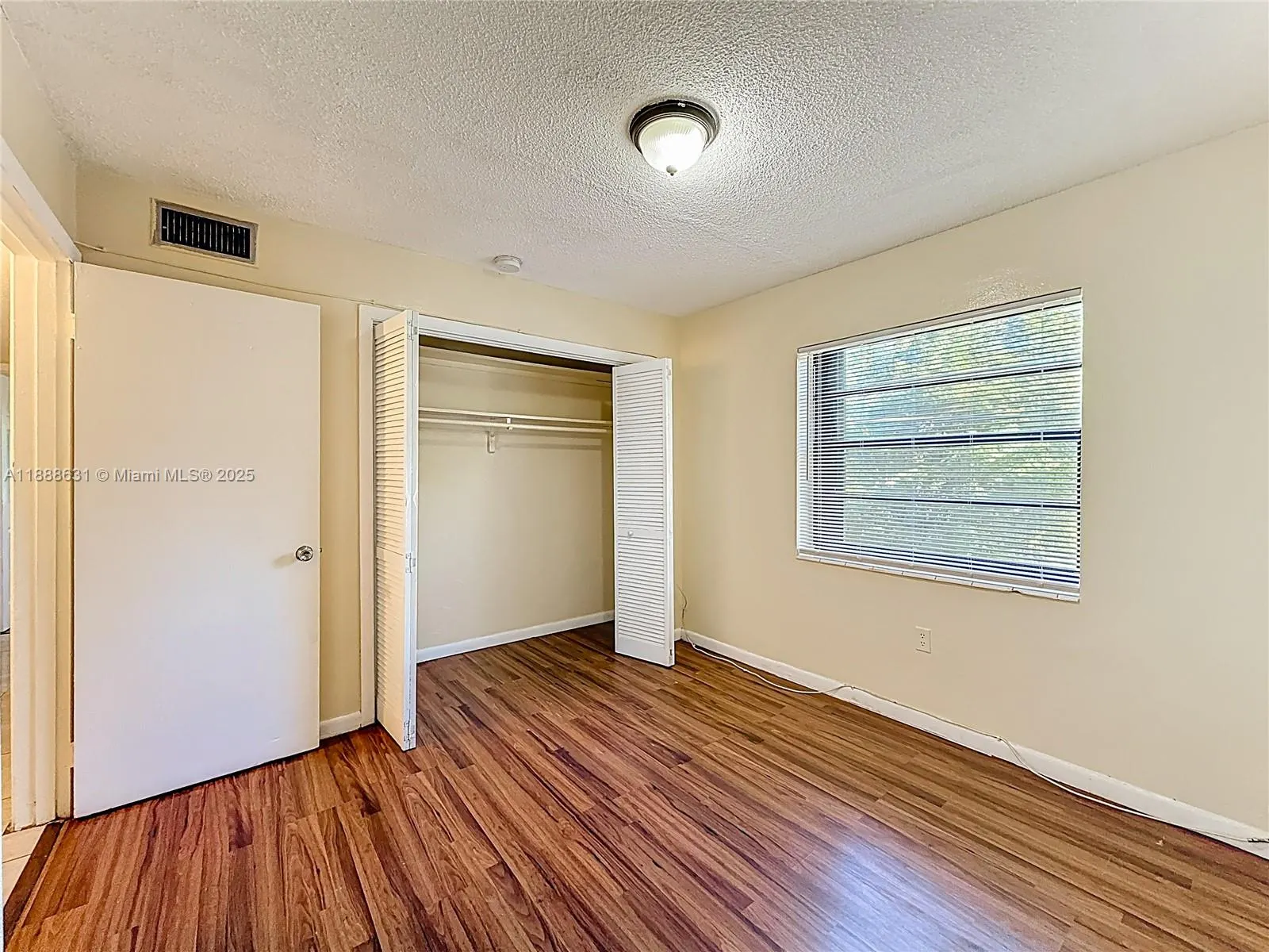 2335 NE 172nd St, #8