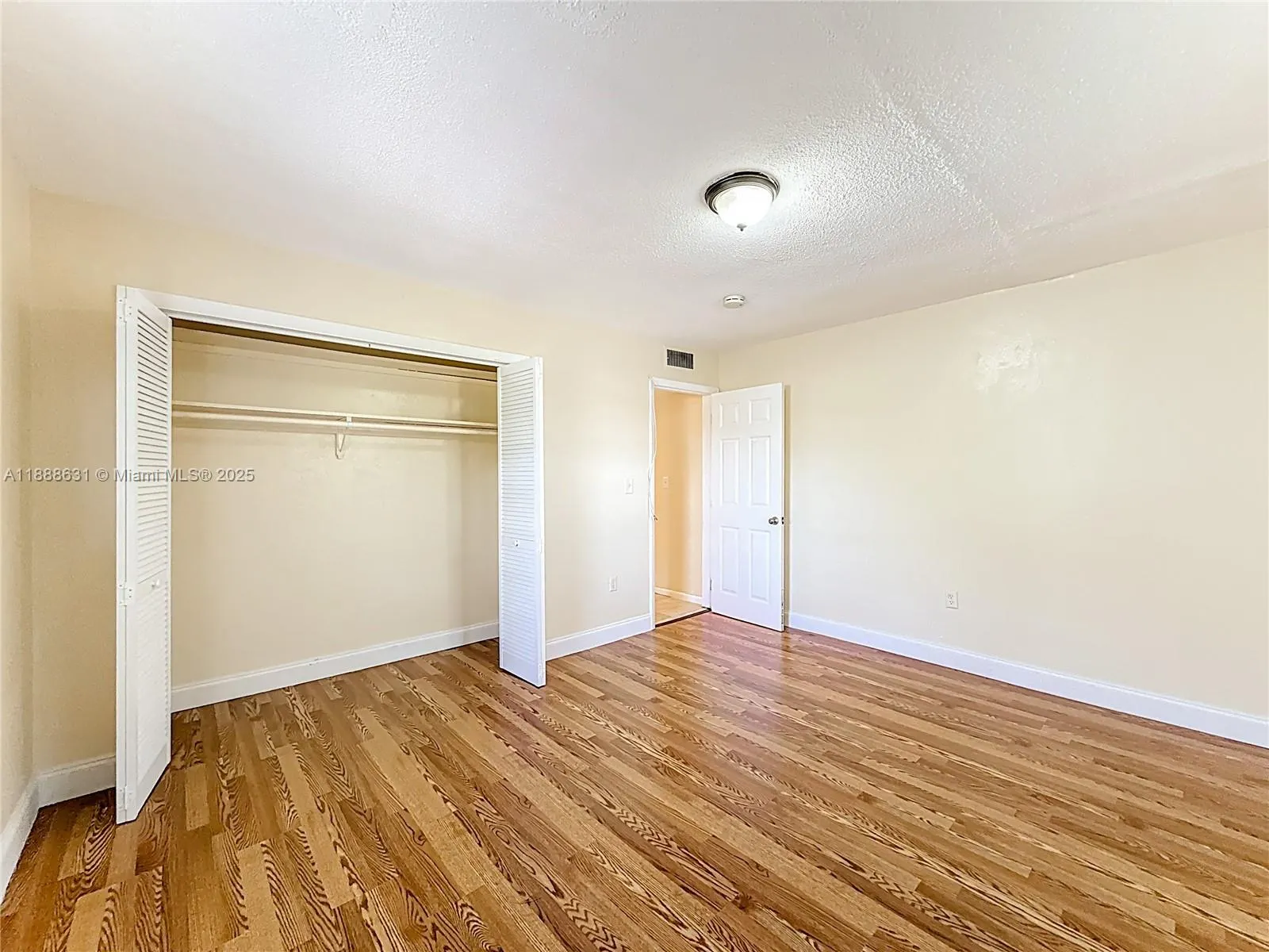 2335 NE 172nd St, #8