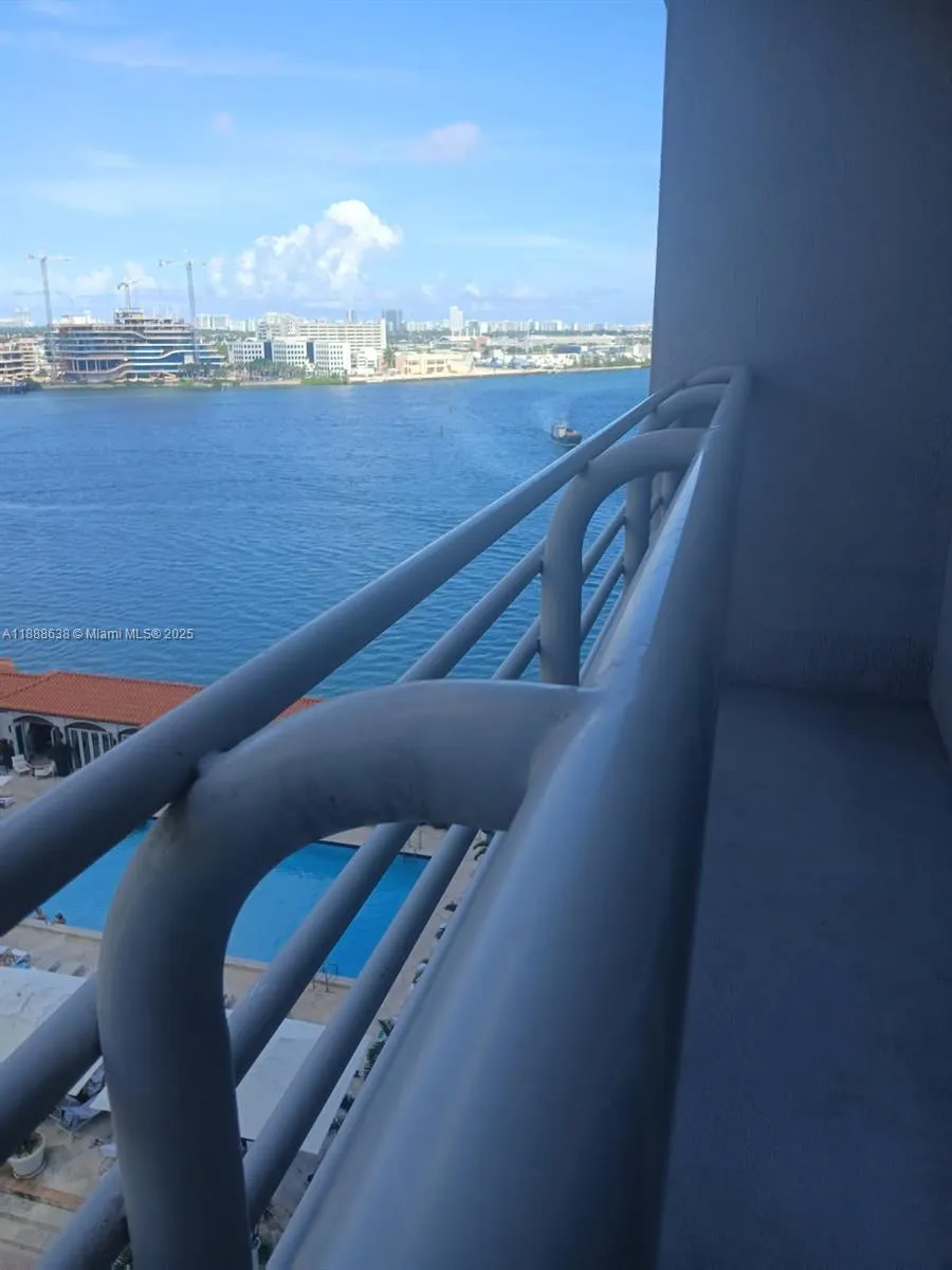 335 S Biscayne Blvd, #1506