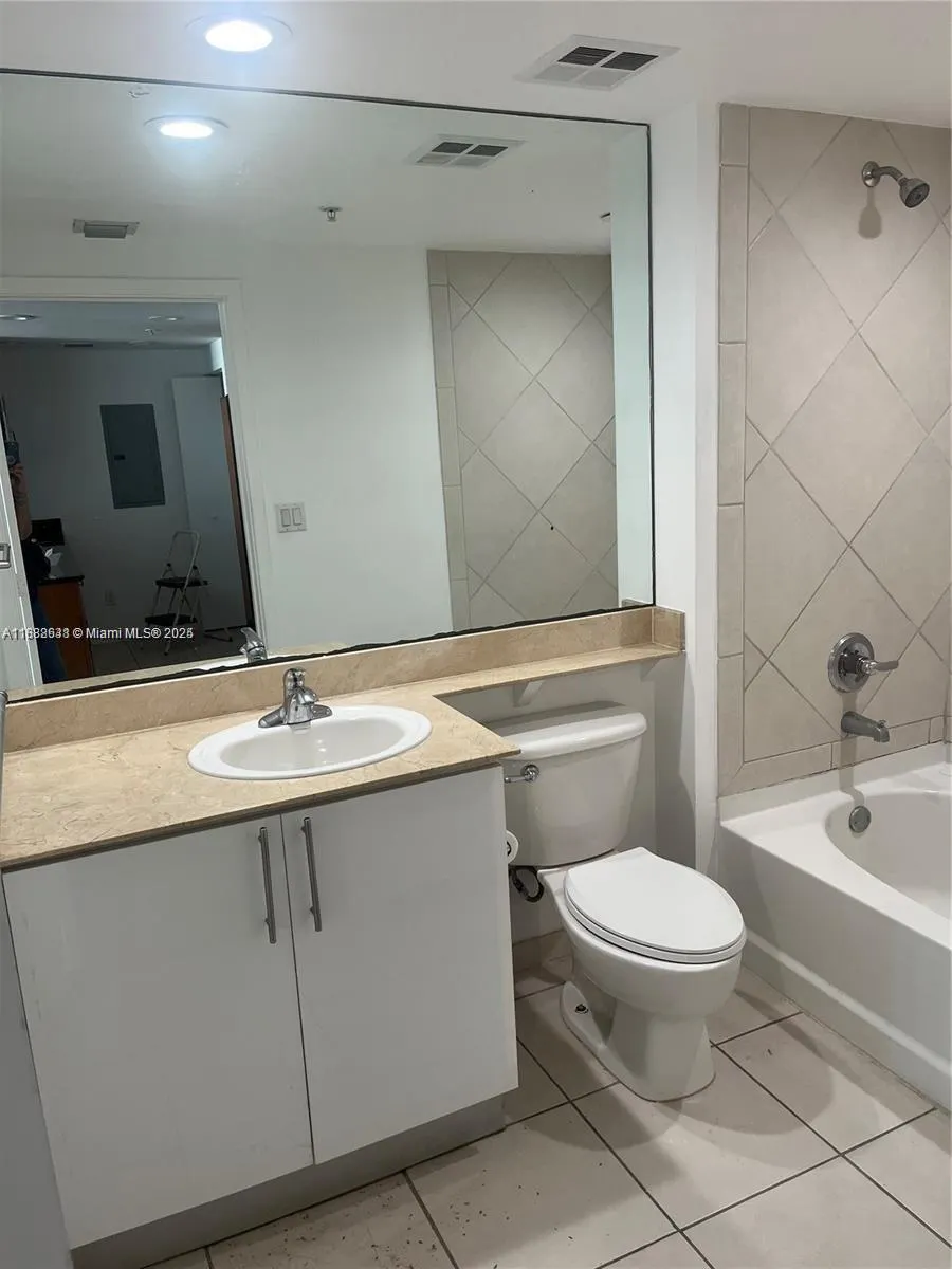 335 S Biscayne Blvd, #1506