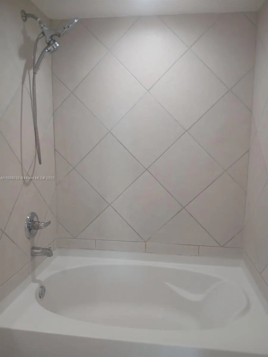 335 S Biscayne Blvd, #1506