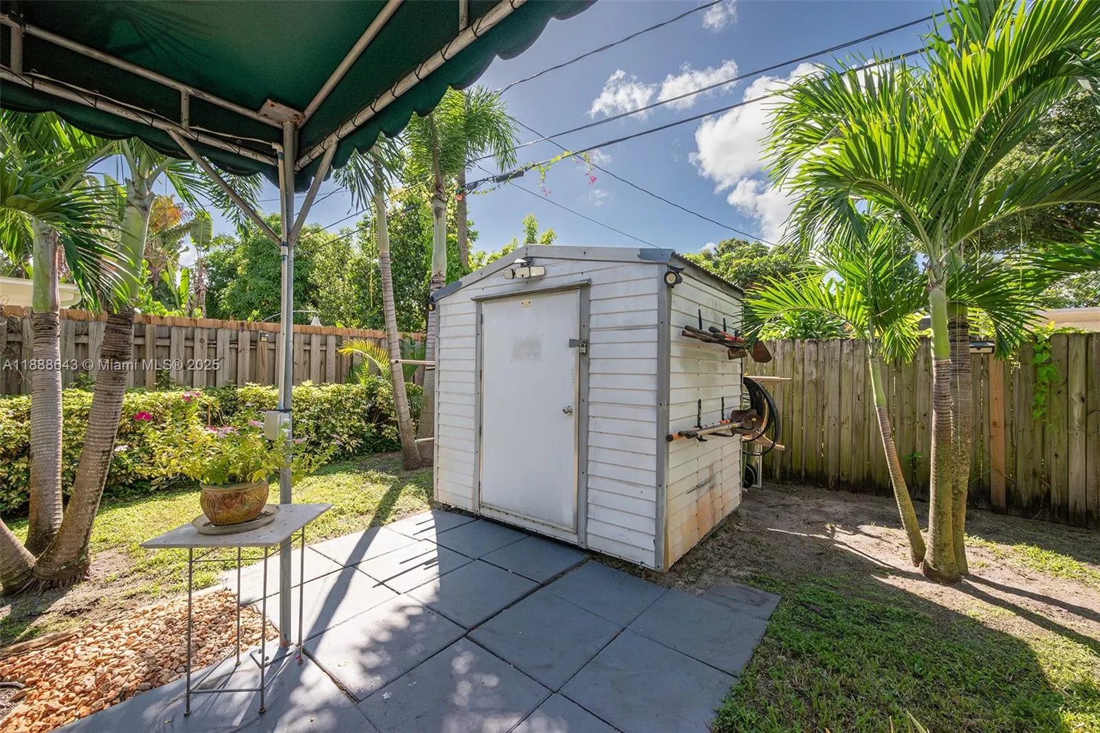 824 NE 17th Ct