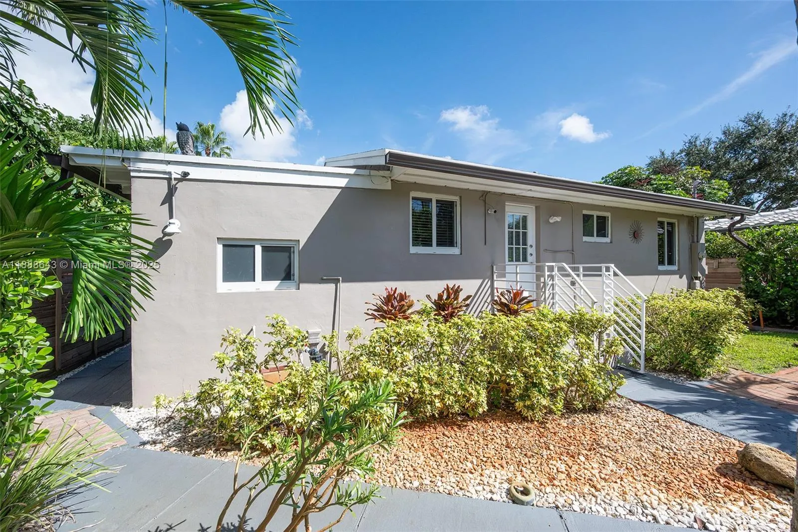 824 NE 17th Ct