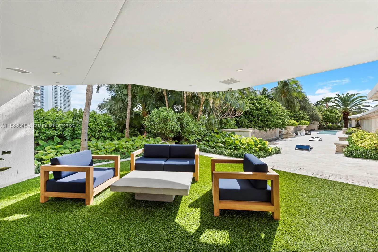 6000 Island Blvd, #203