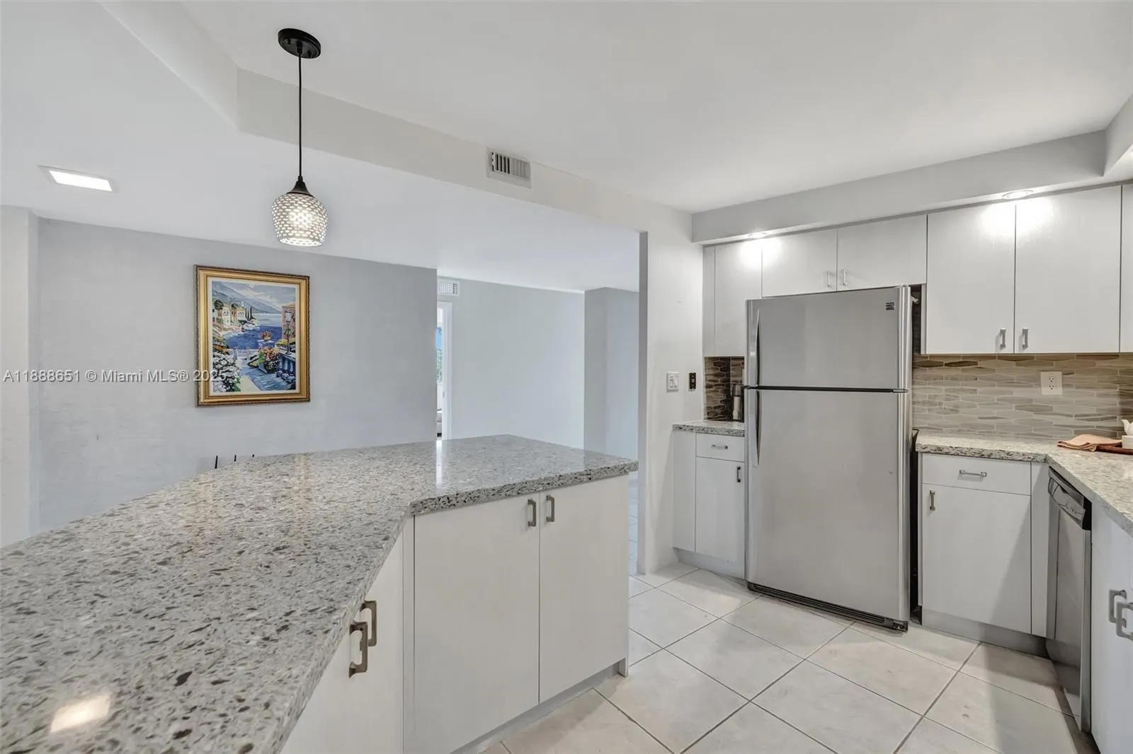 3000 Holiday Dr, #306