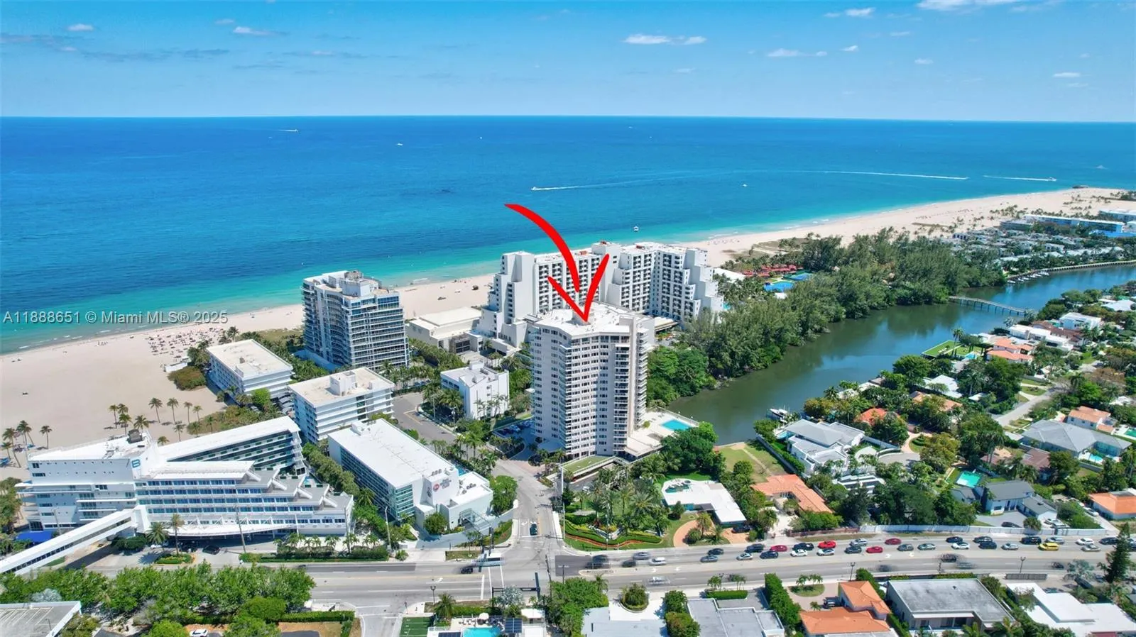 3000 Holiday Dr, #306