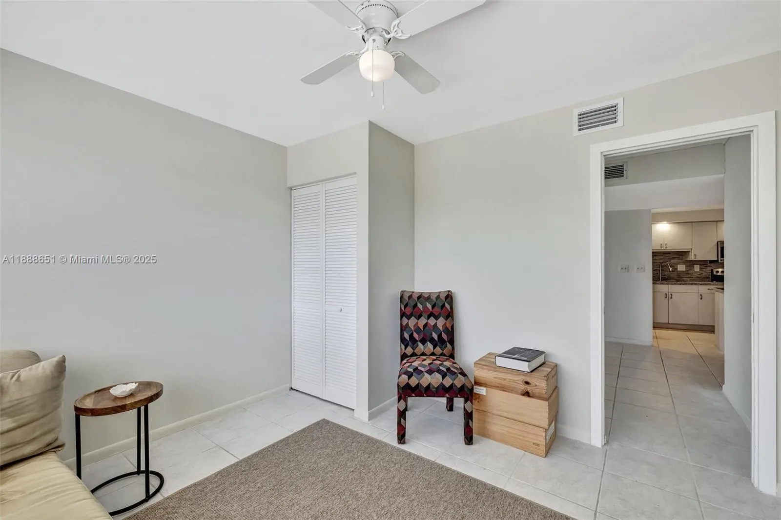 3000 Holiday Dr, #306