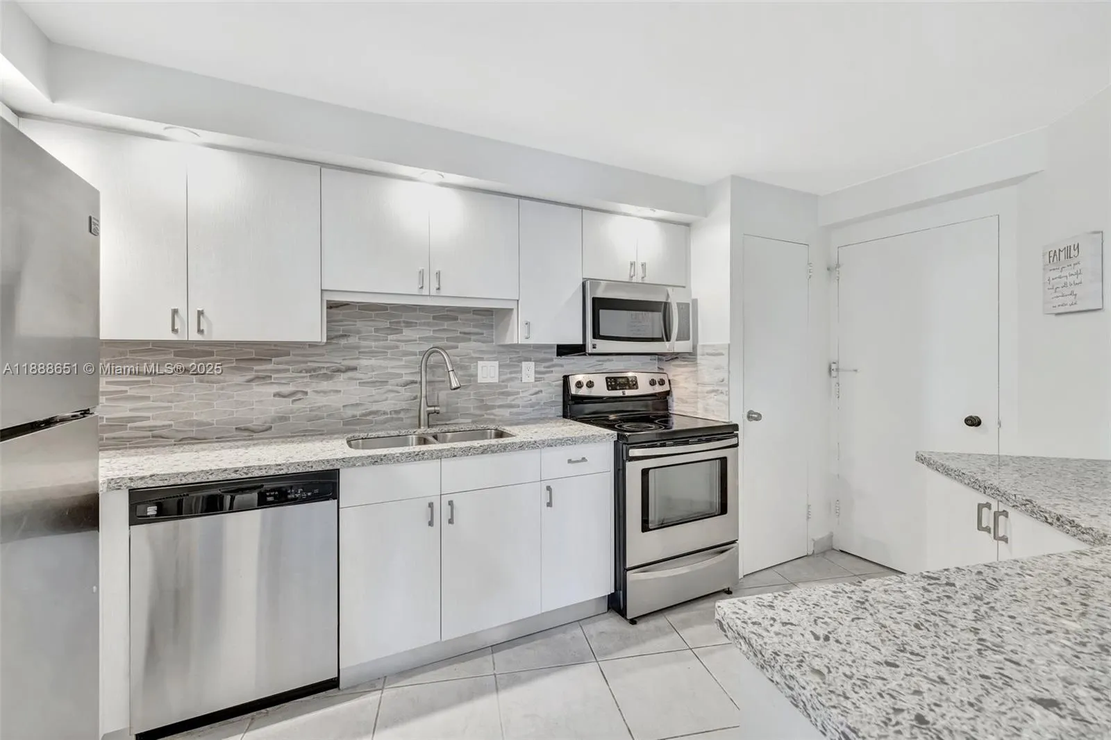 3000 Holiday Dr, #306