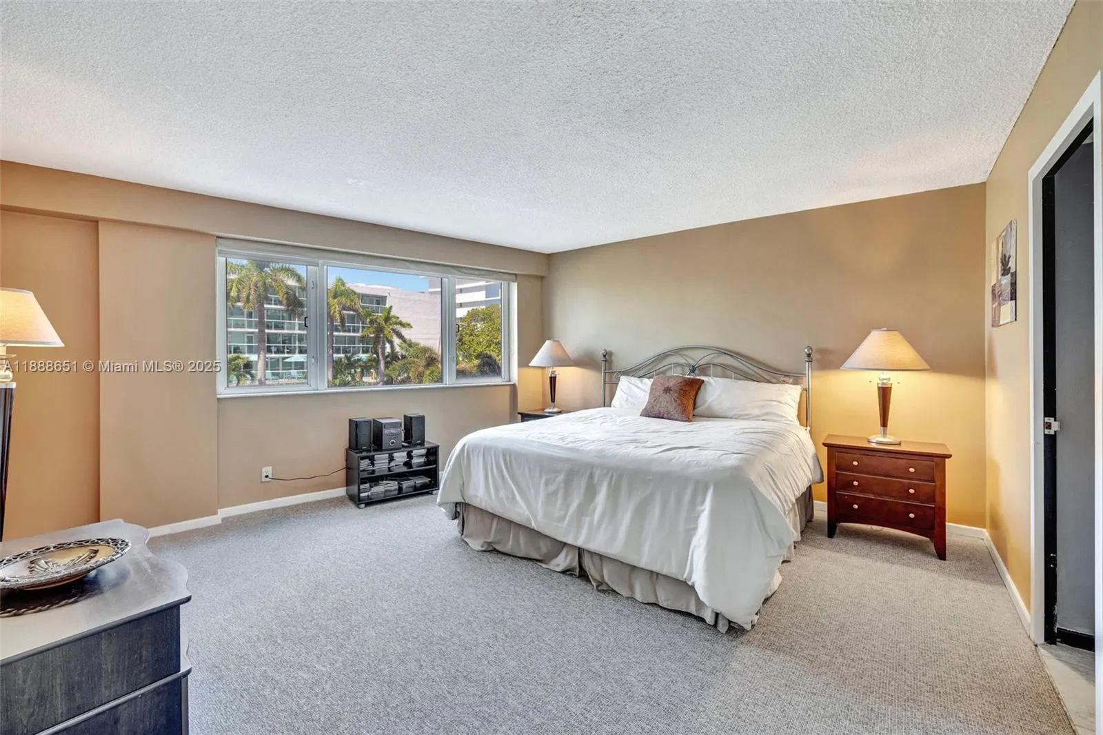 3000 Holiday Dr, #306
