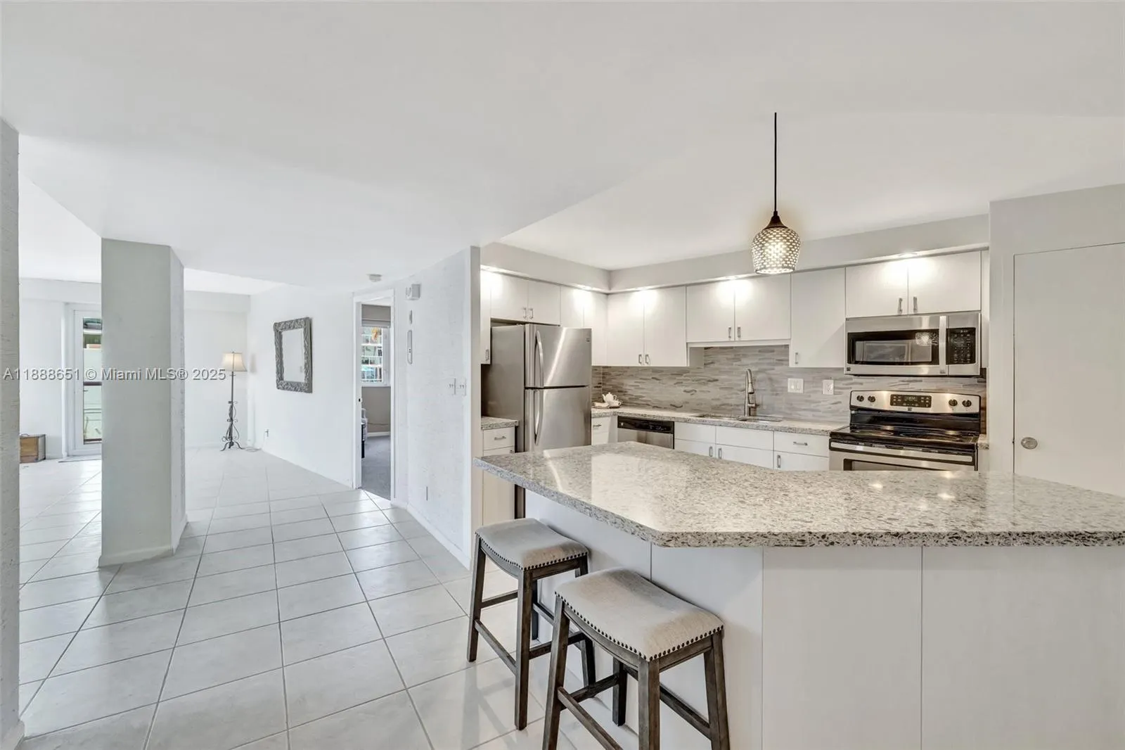 3000 Holiday Dr, #306