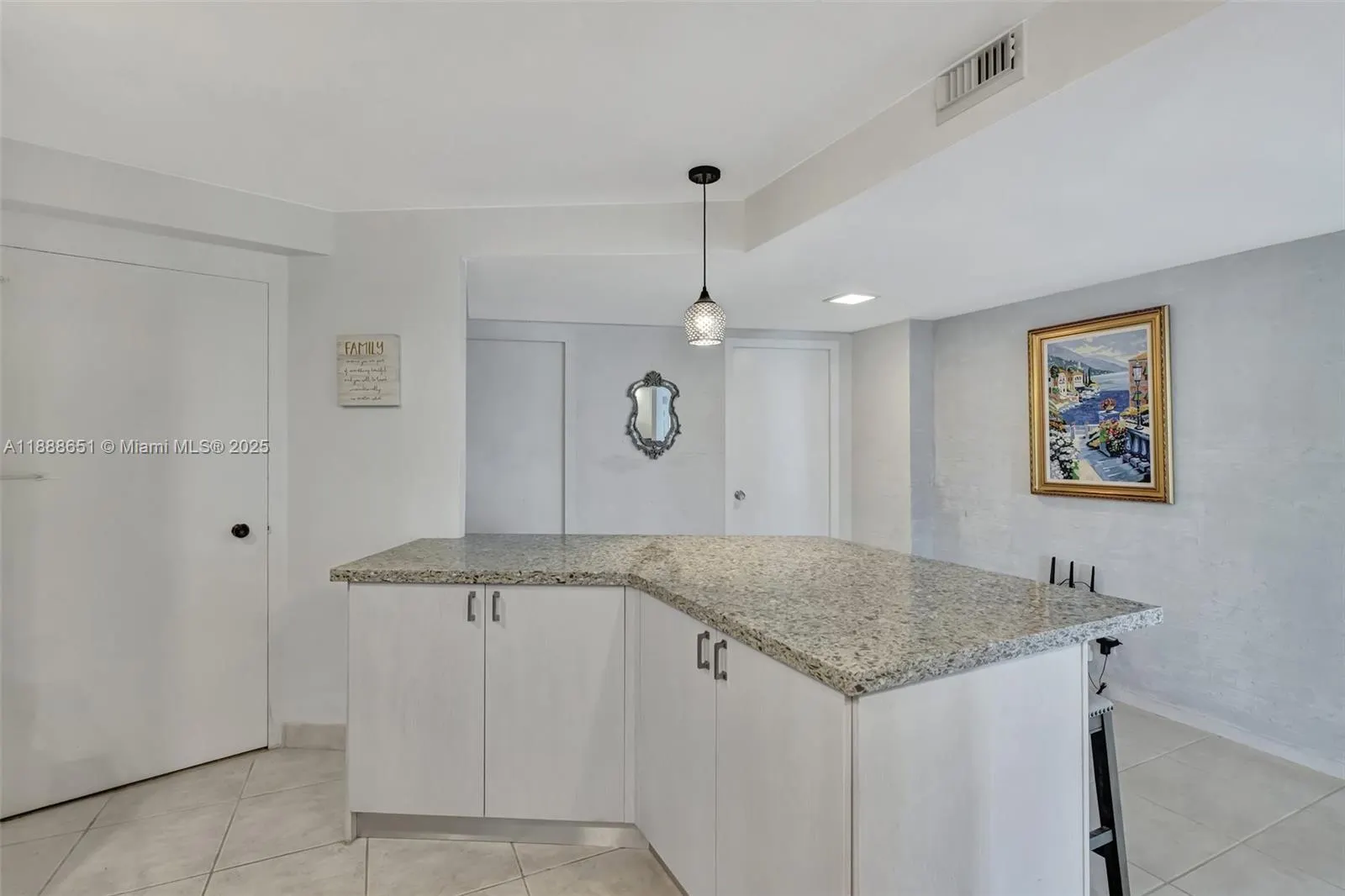 3000 Holiday Dr, #306