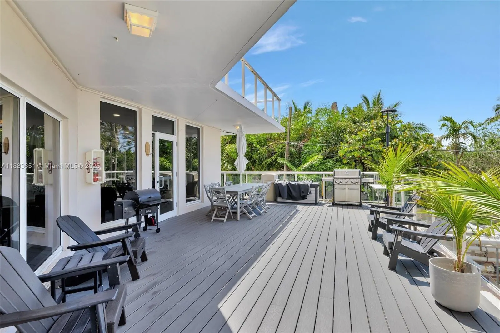 3000 Holiday Dr, #306