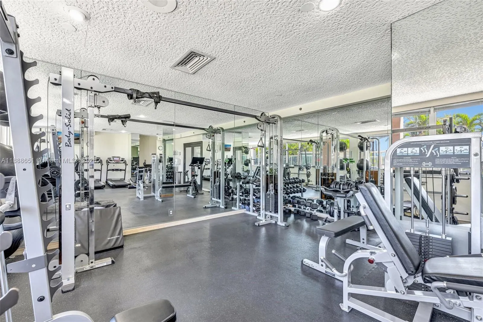 3000 Holiday Dr, #306