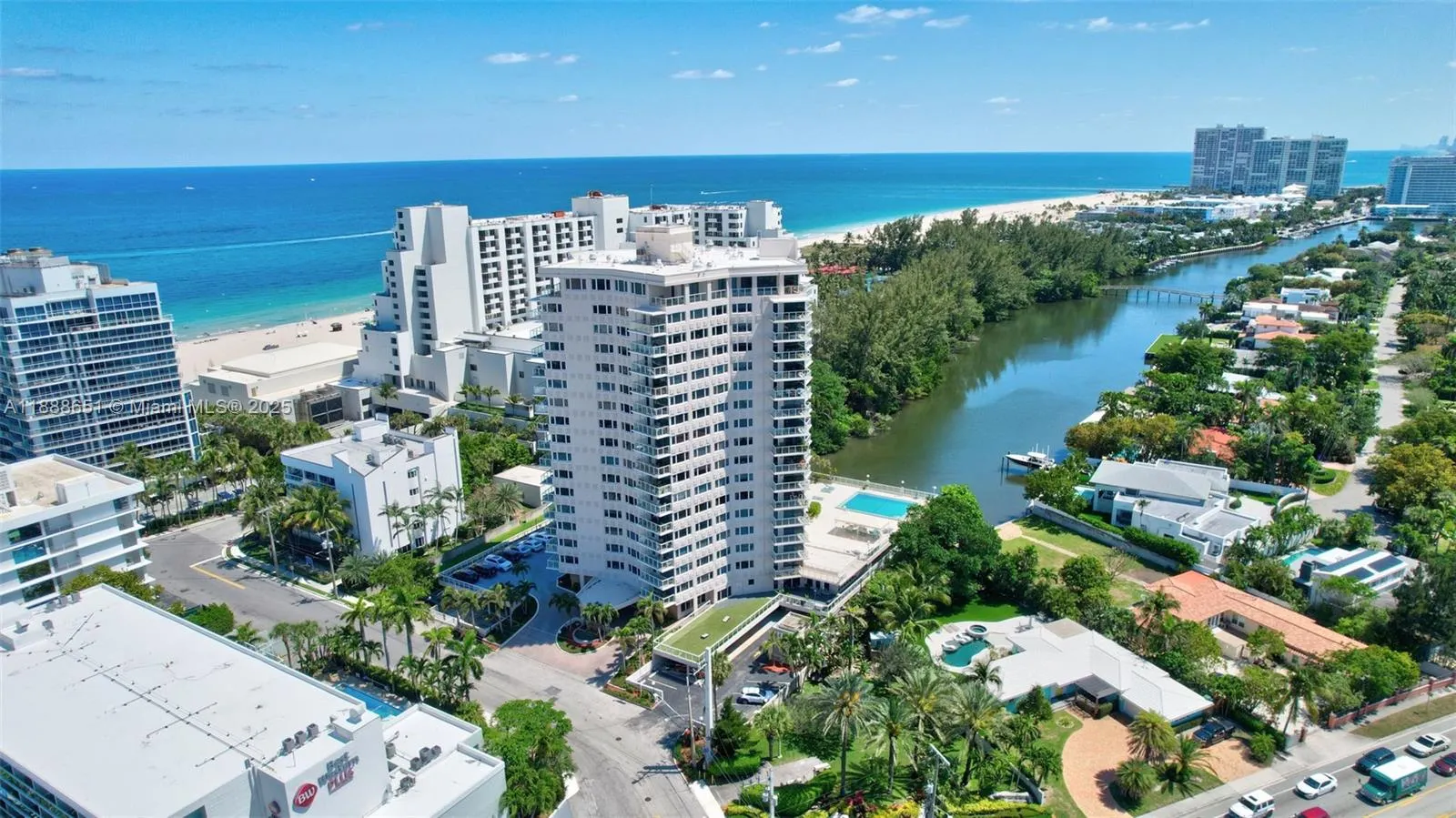 3000 Holiday Dr, #306