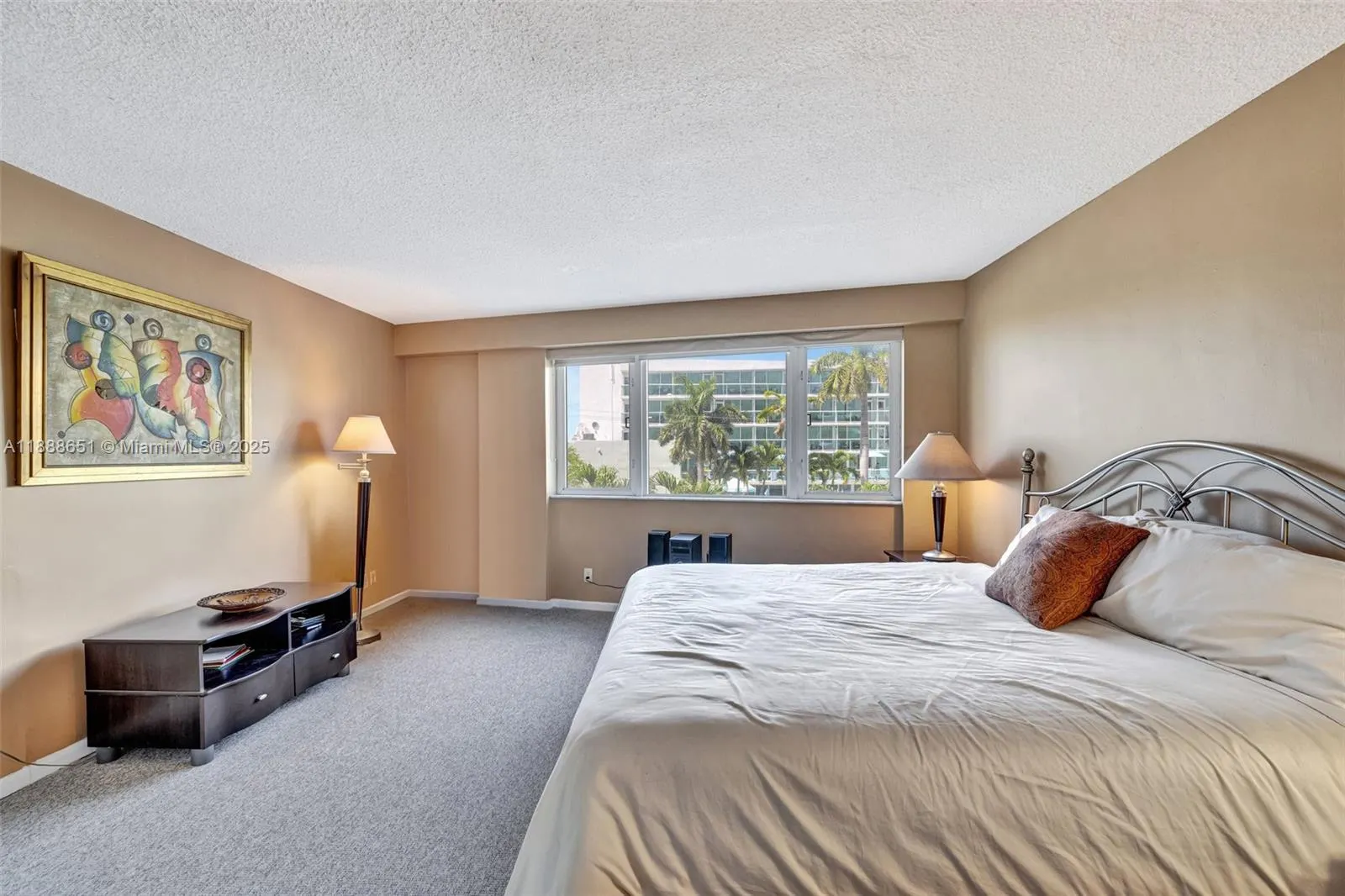 3000 Holiday Dr, #306
