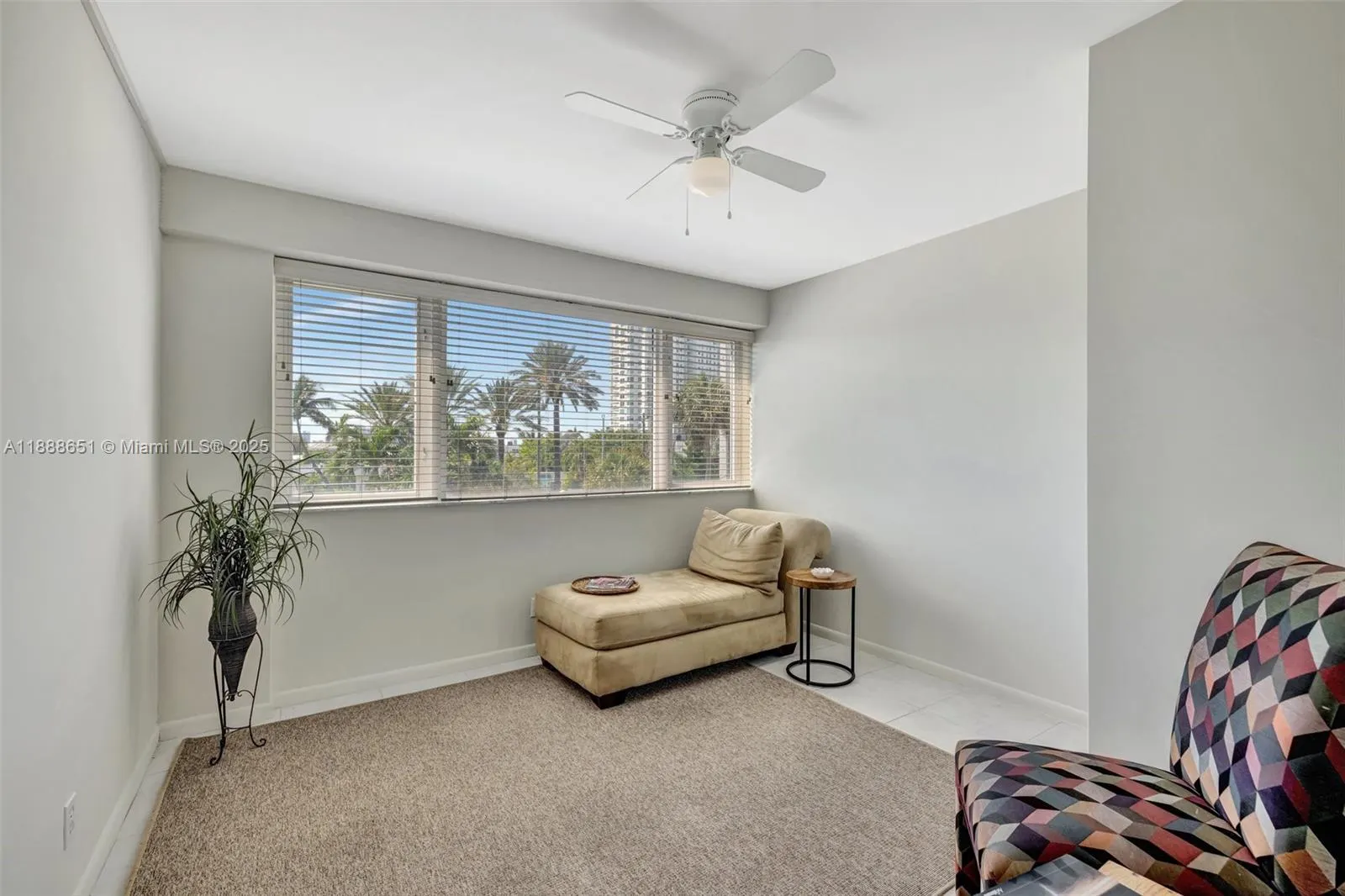 3000 Holiday Dr, #306