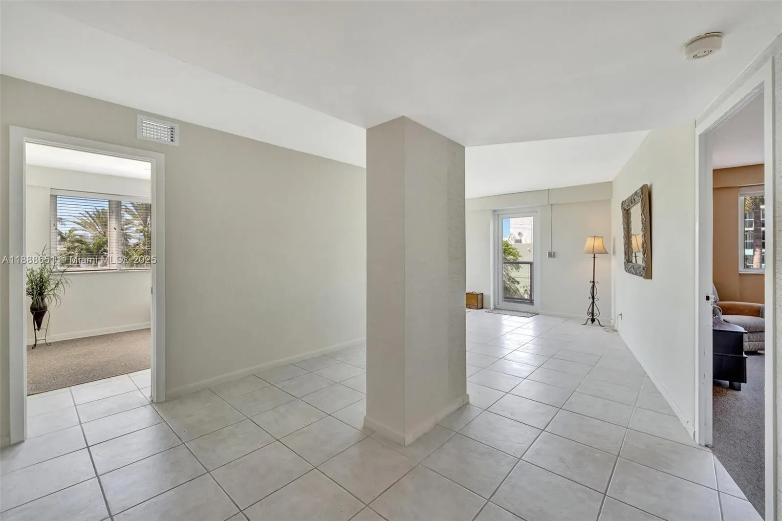 3000 Holiday Dr, #306