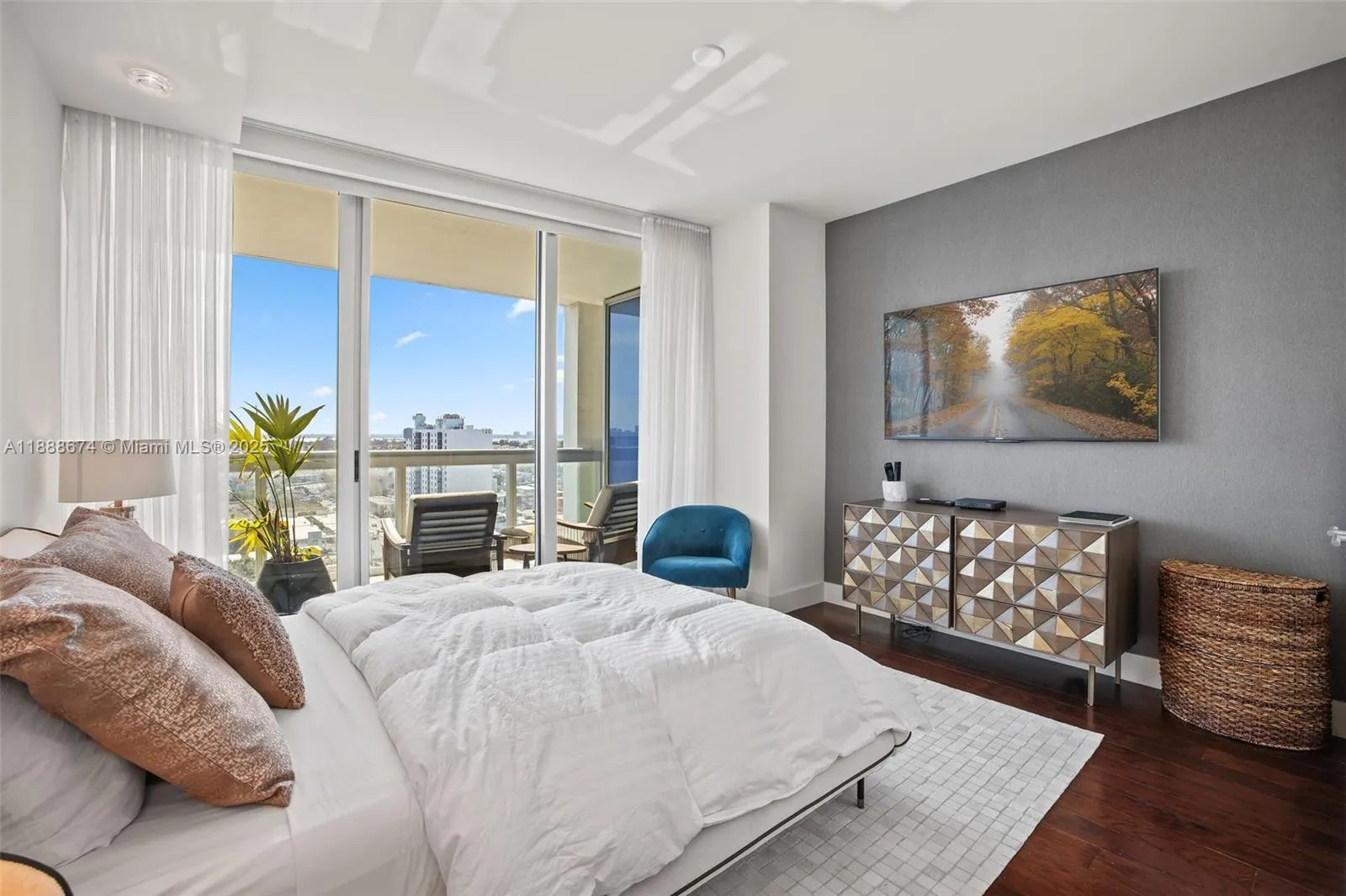 6899 Collins Ave, #1610