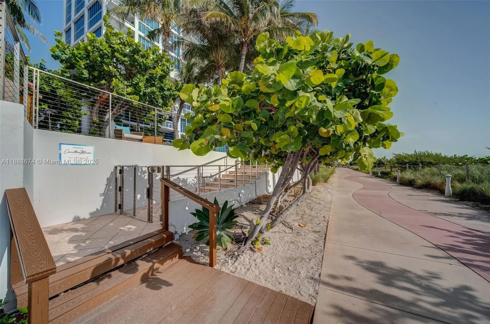 6899 Collins Ave, #1610