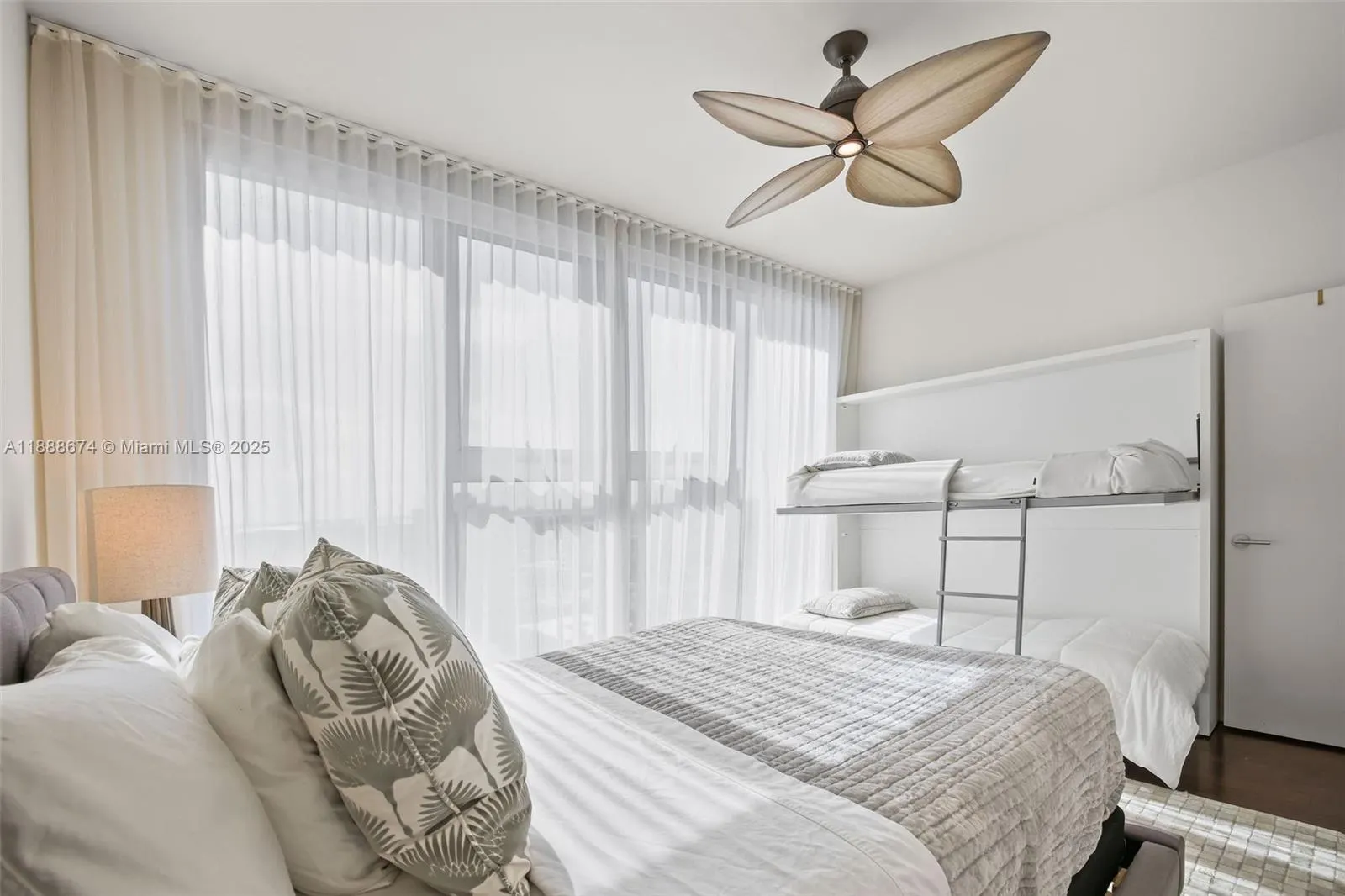 6899 Collins Ave, #1610