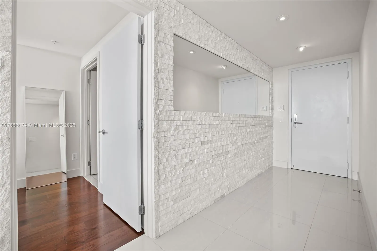 6899 Collins Ave, #1610