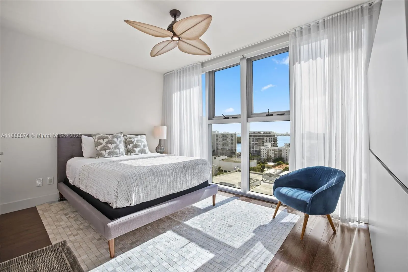 6899 Collins Ave, #1610