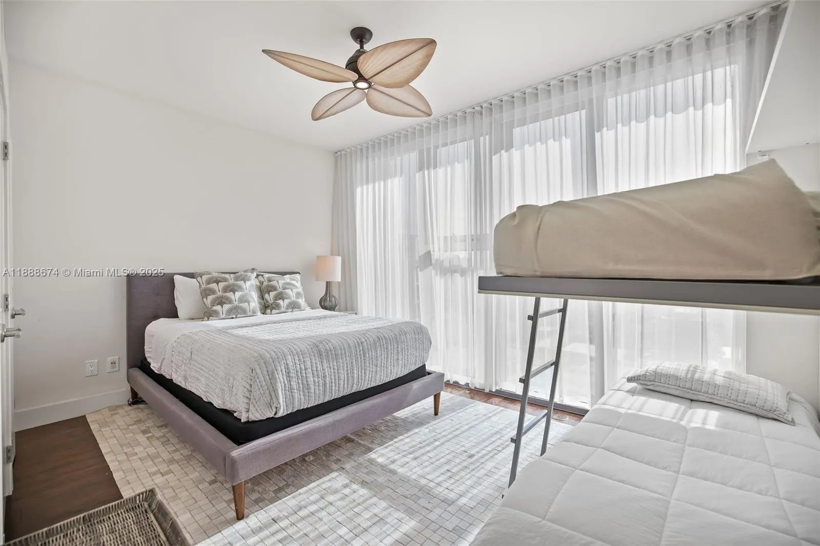 6899 Collins Ave, #1610