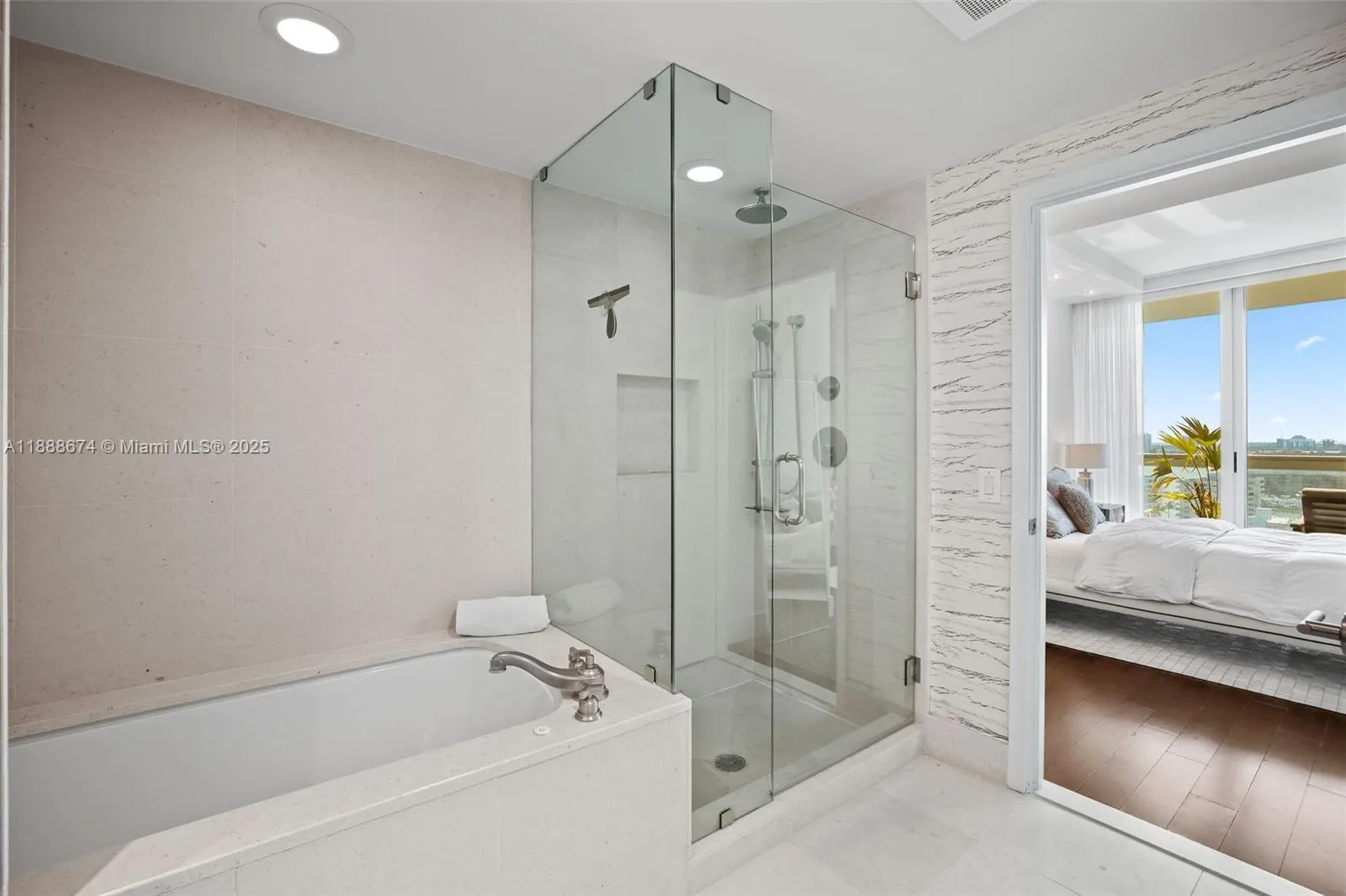 6899 Collins Ave, #1610